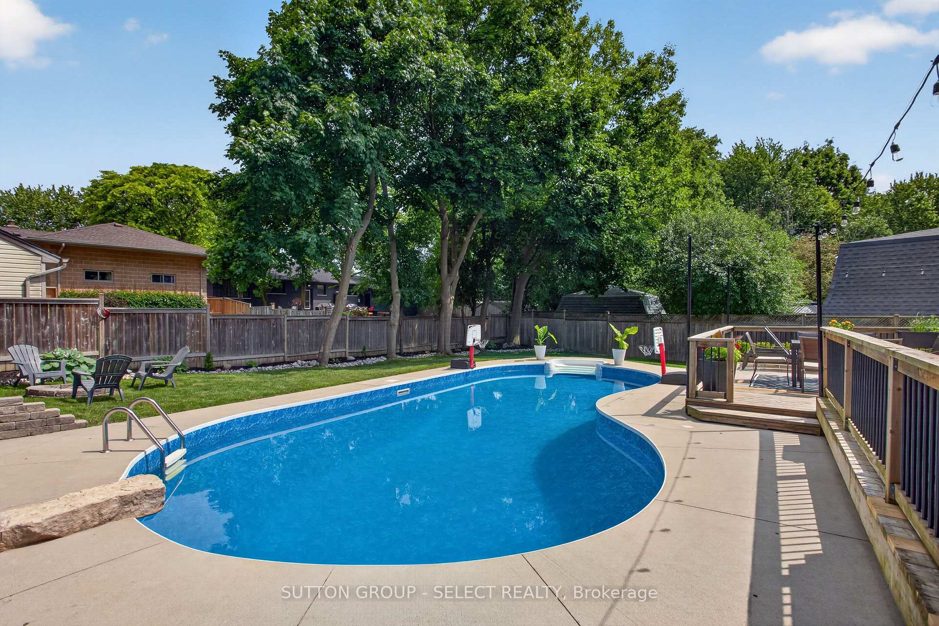Photo 41 of 25 Havenridge Crescent, London, North P — HOMEH