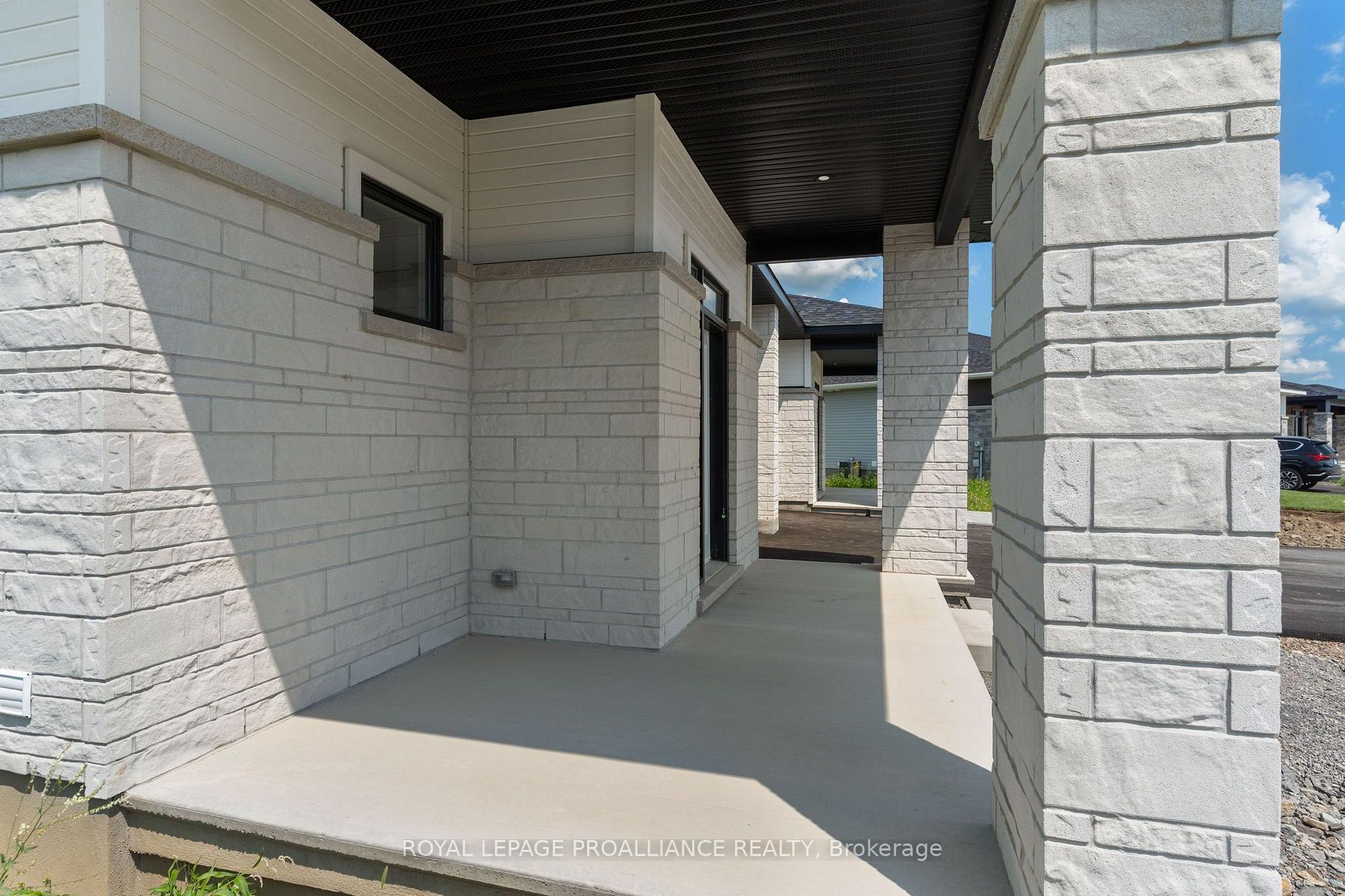 Photo 3 of 1076 Moore Street, Brockville, Brockville — HOMEH