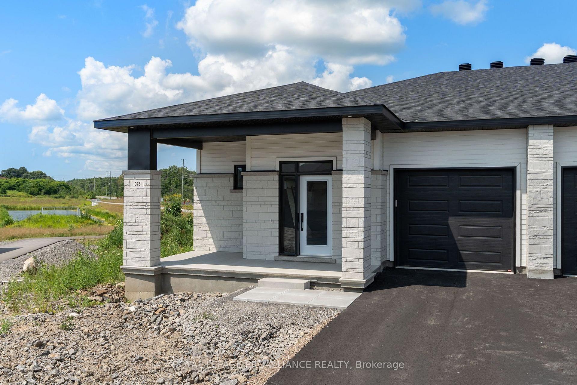Photo 4 of 1076 Moore Street, Brockville, Brockville — HOMEH