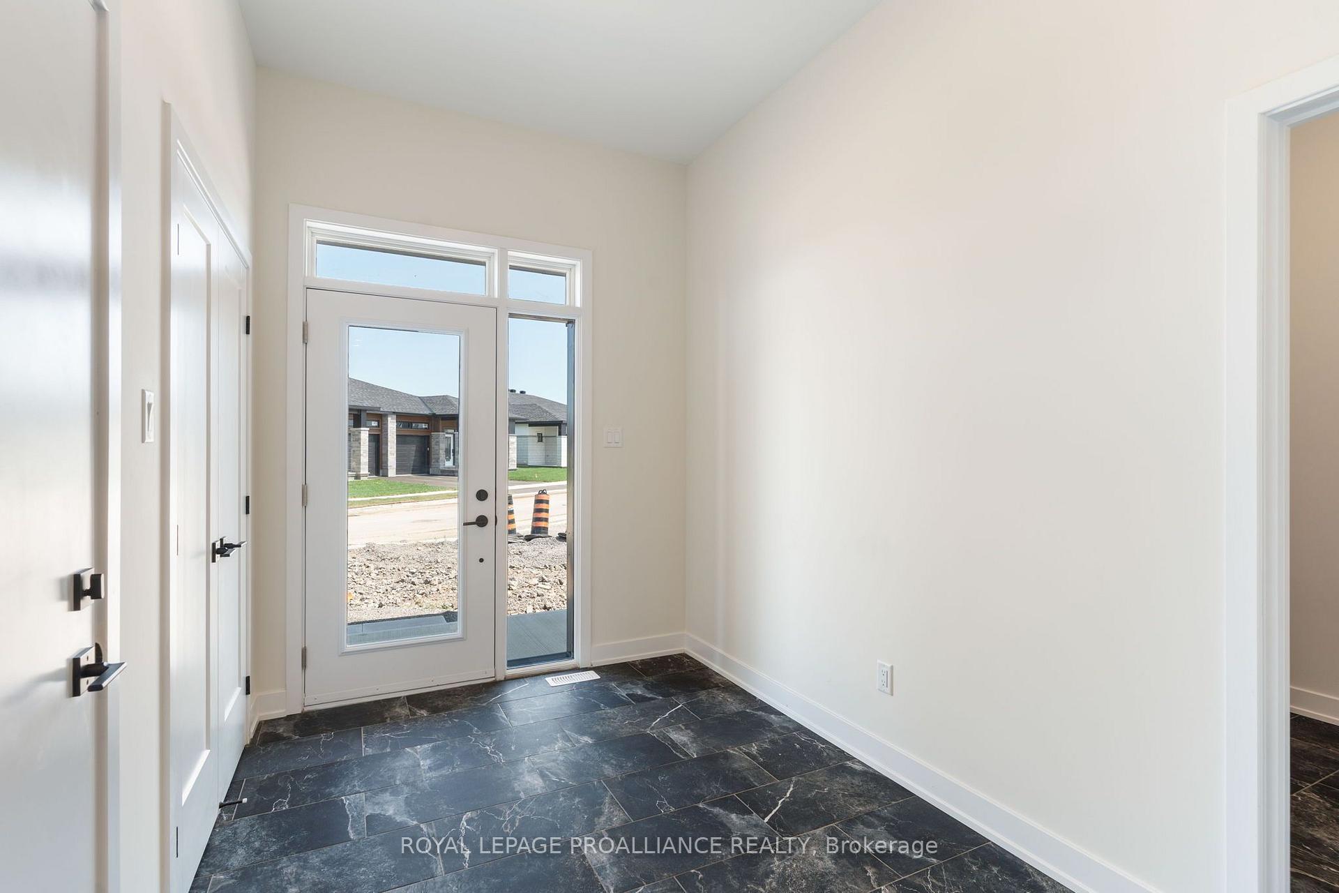 Photo 6 of 1076 Moore Street, Brockville, Brockville — HOMEH