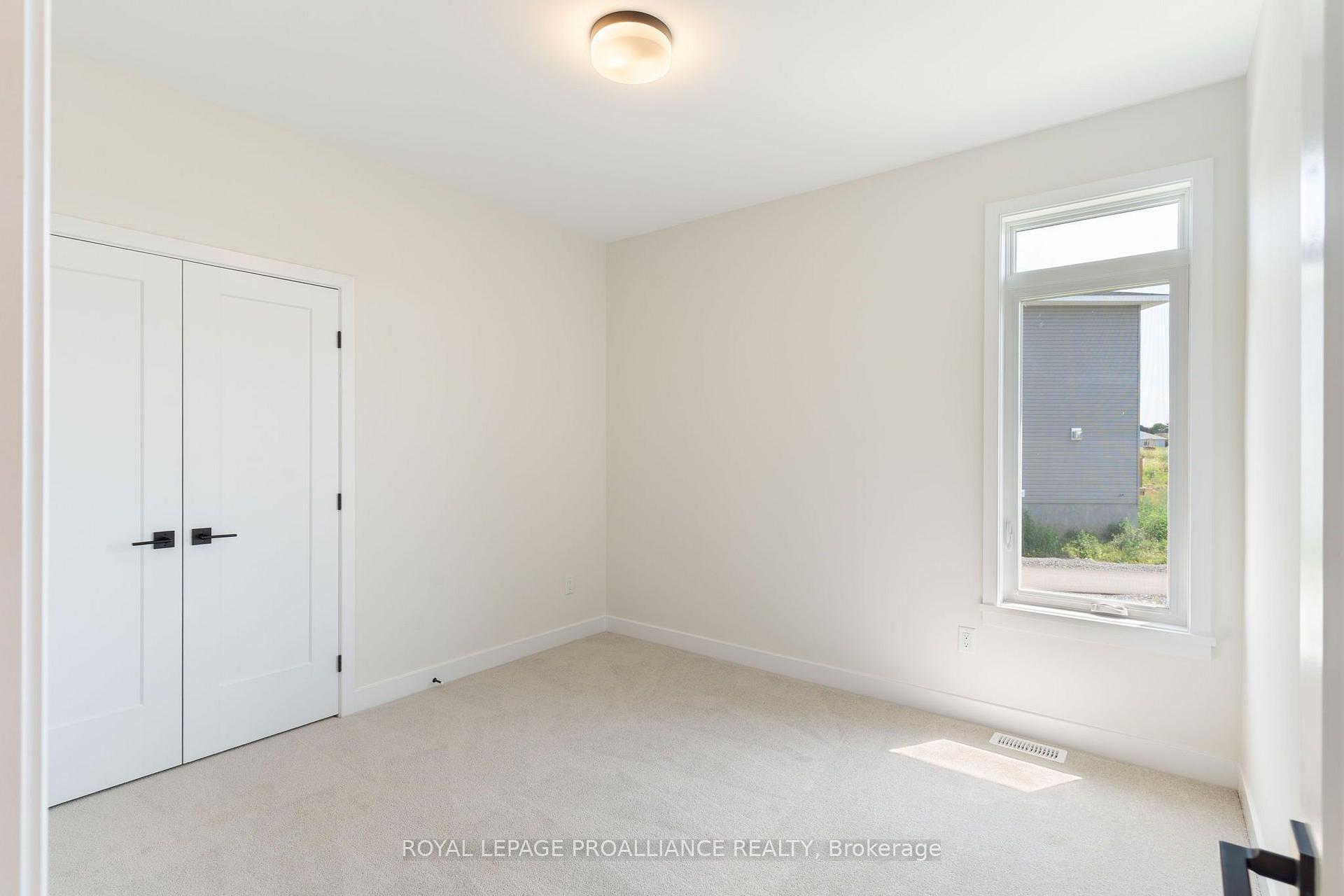Photo 12 of 1076 Moore Street, Brockville, Brockville — HOMEH