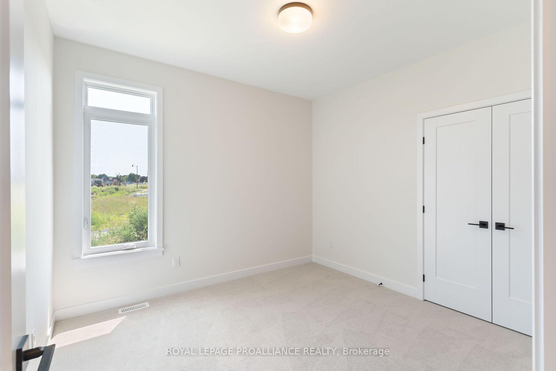 Photo 15 of 1076 Moore Street, Brockville, Brockville — HOMEH