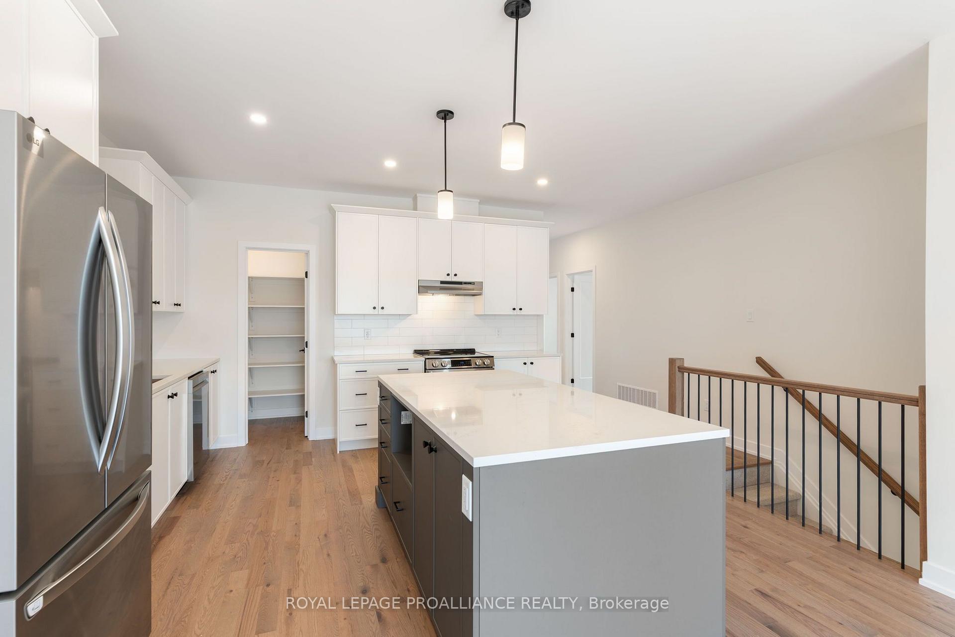 Photo 19 of 1076 Moore Street, Brockville, Brockville — HOMEH