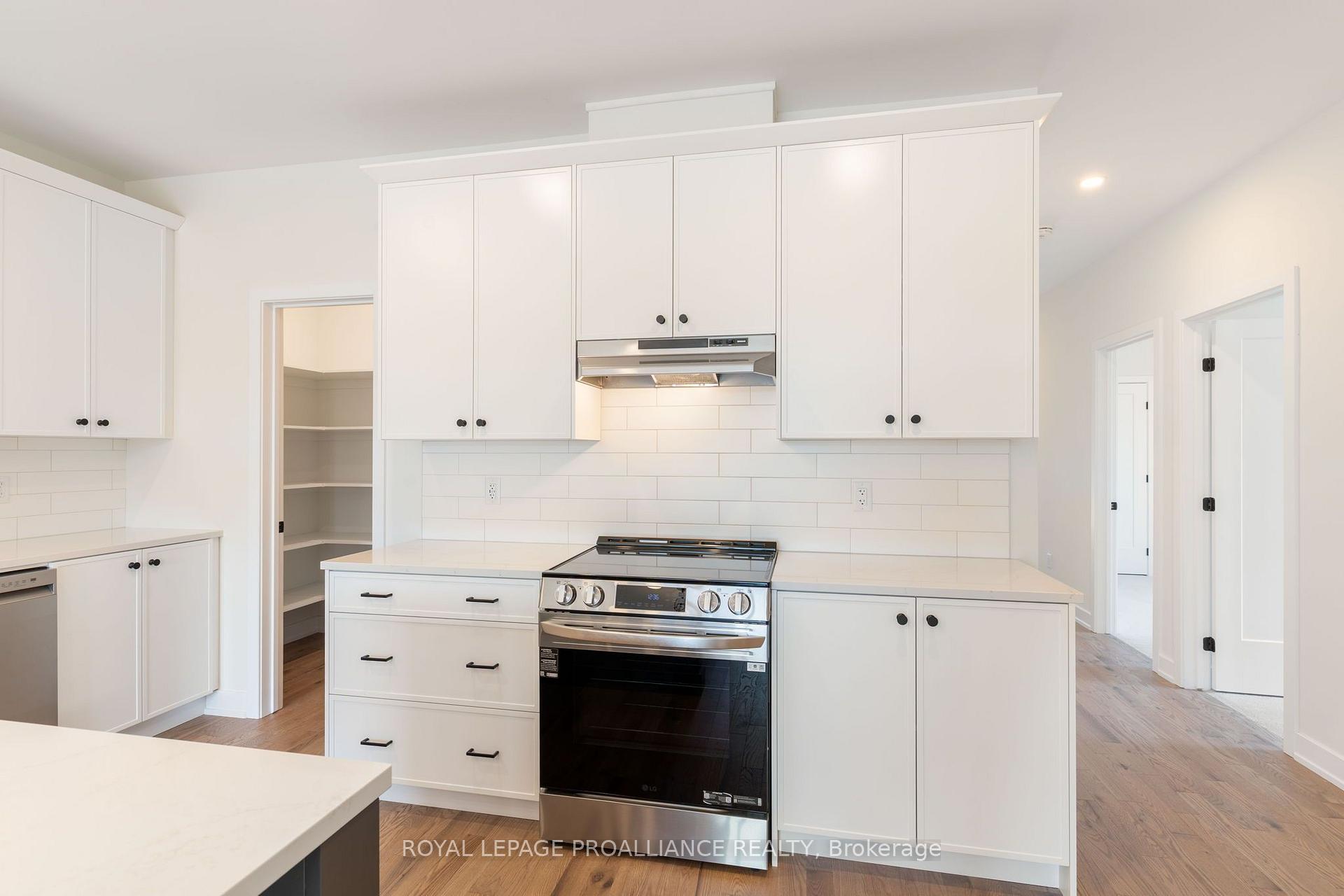 Photo 21 of 1076 Moore Street, Brockville, Brockville — HOMEH