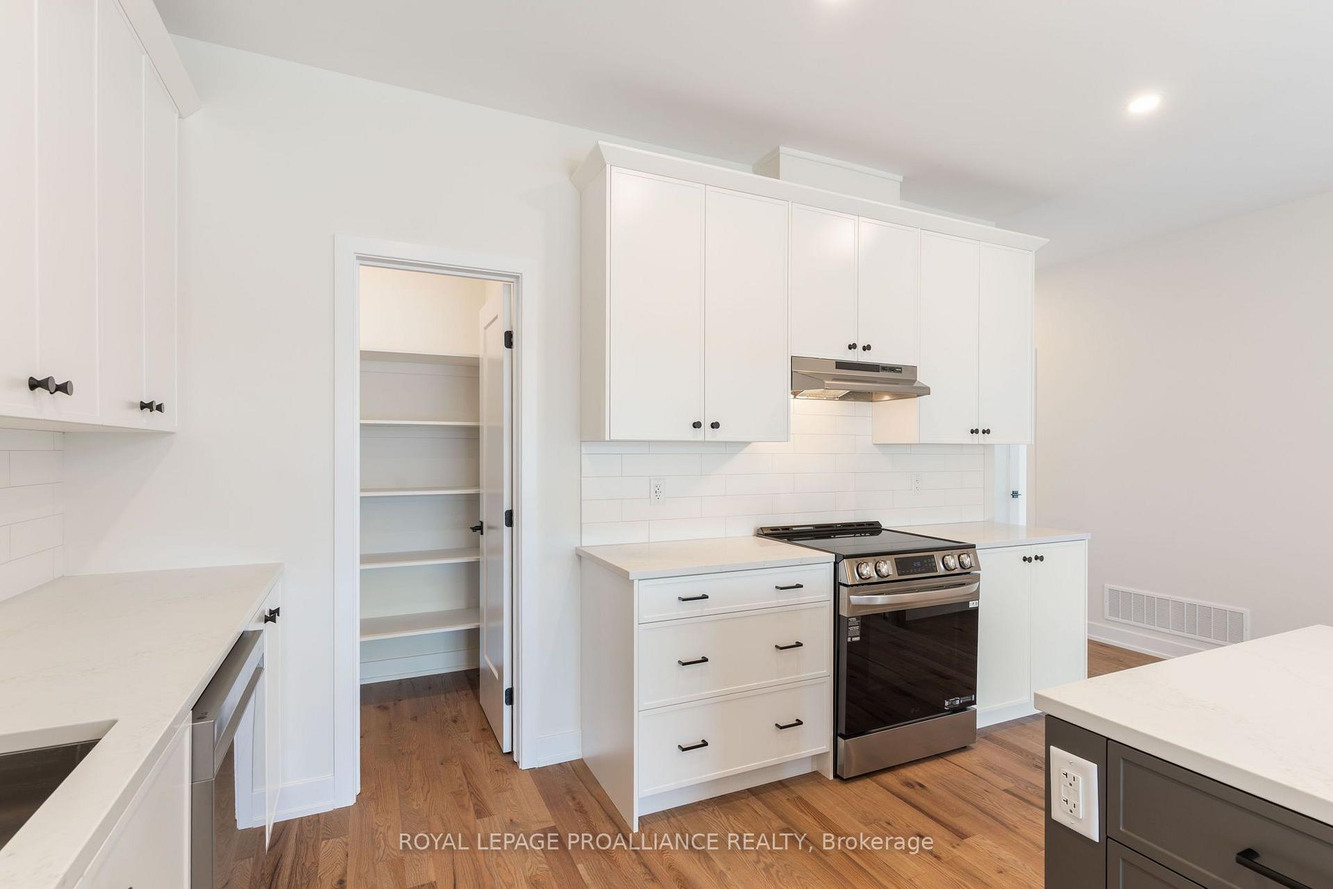 Photo 25 of 1076 Moore Street, Brockville, Brockville — HOMEH