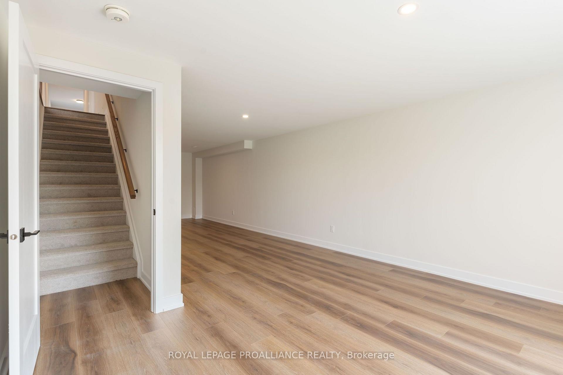 Photo 39 of 1076 Moore Street, Brockville, Brockville — HOMEH