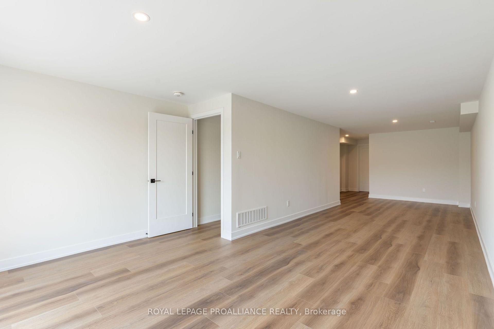 Photo 40 of 1076 Moore Street, Brockville, Brockville — HOMEH