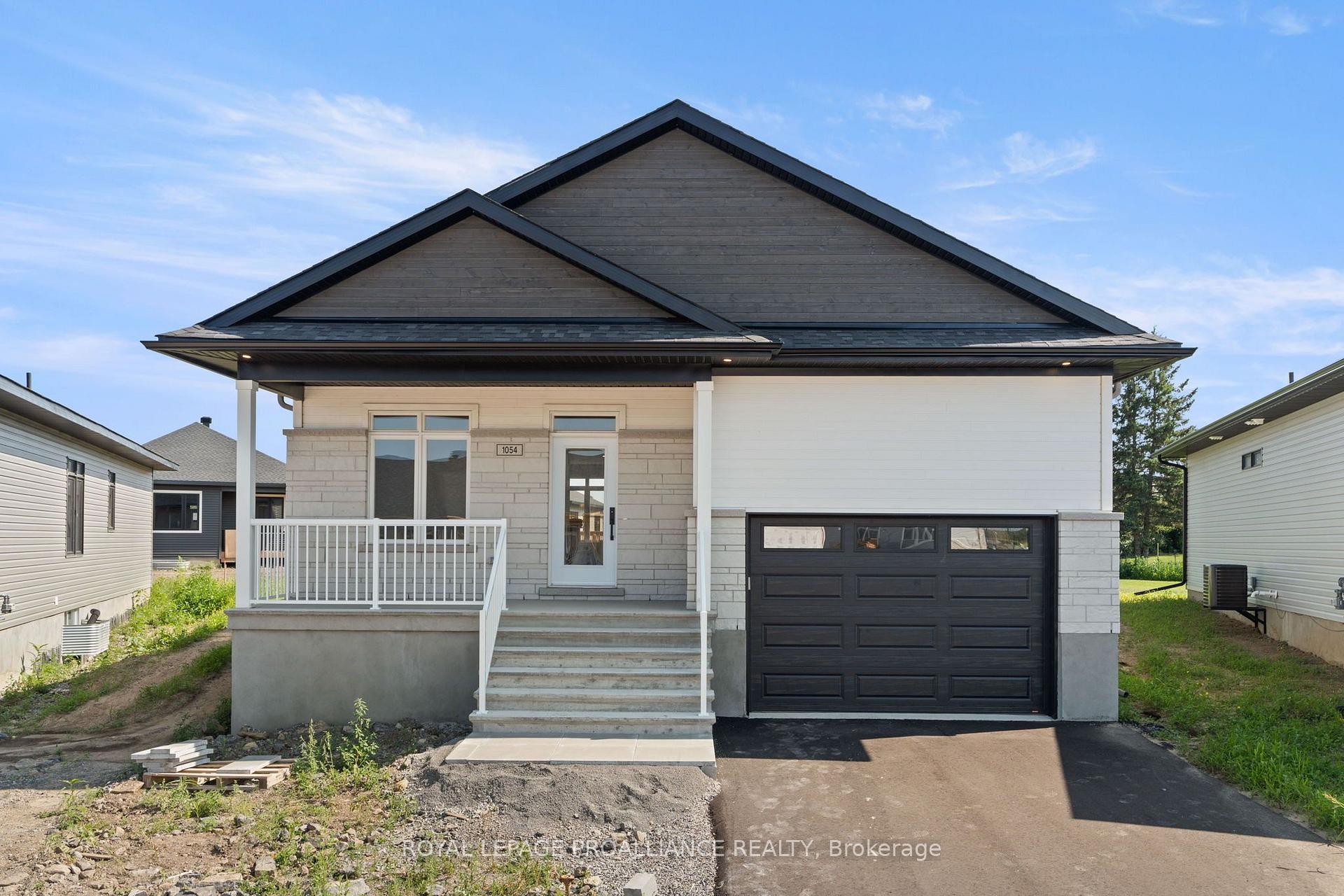 Photo 2 of 1054 Turner Drive, Brockville, Brockville — HOMEH