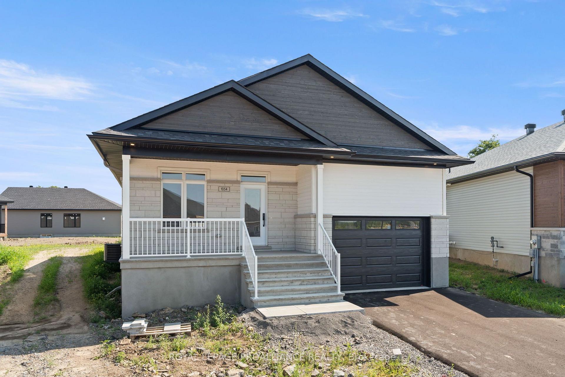 Photo 3 of 1054 Turner Drive, Brockville, Brockville — HOMEH