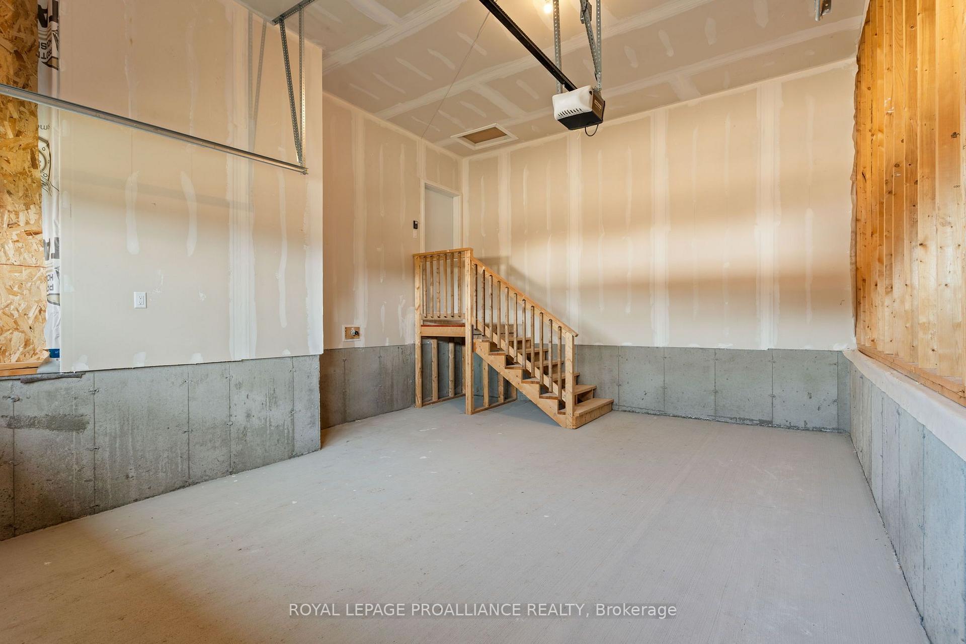 Photo 5 of 1054 Turner Drive, Brockville, Brockville — HOMEH