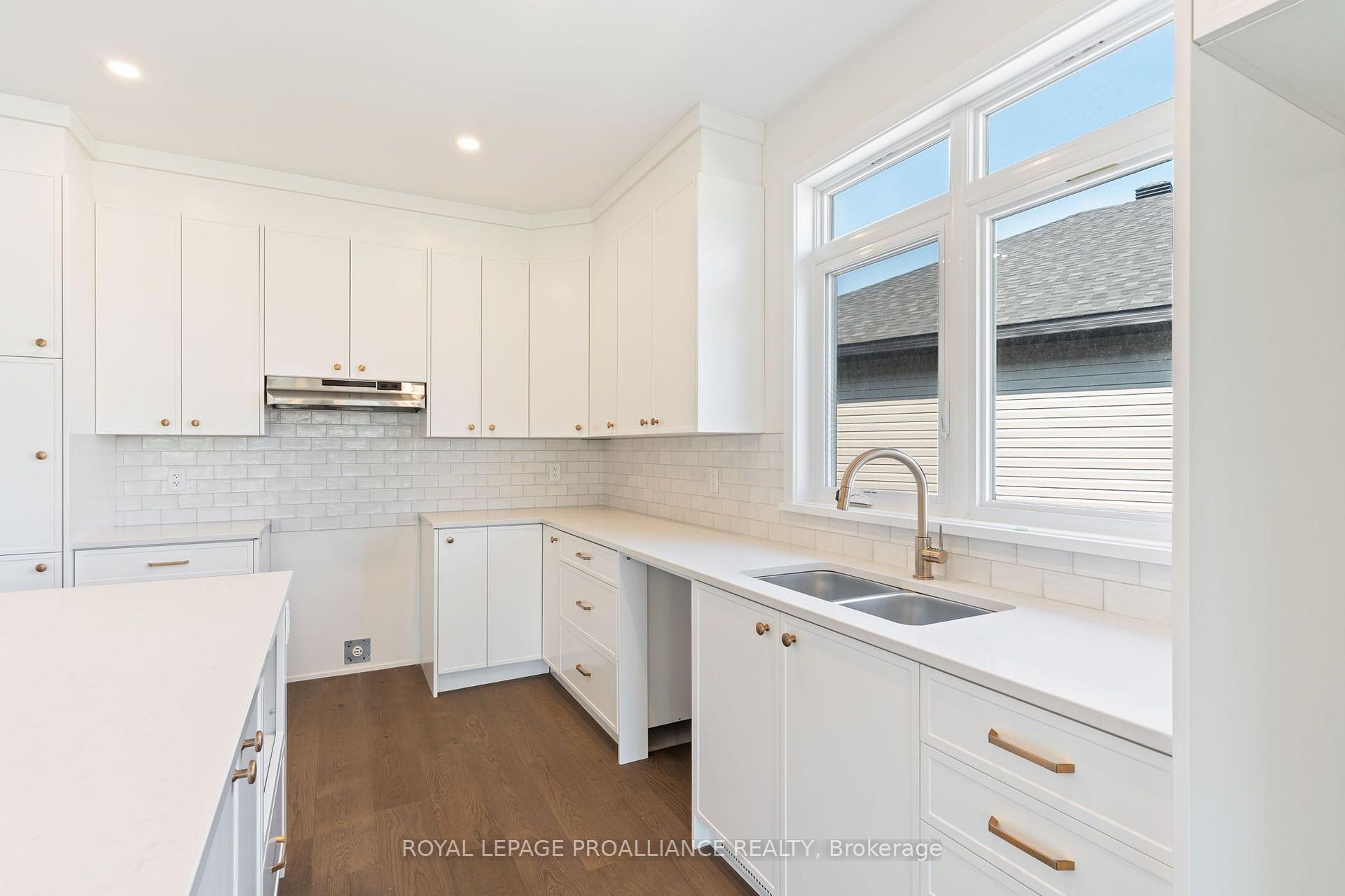 Photo 17 of 1054 Turner Drive, Brockville, Brockville — HOMEH