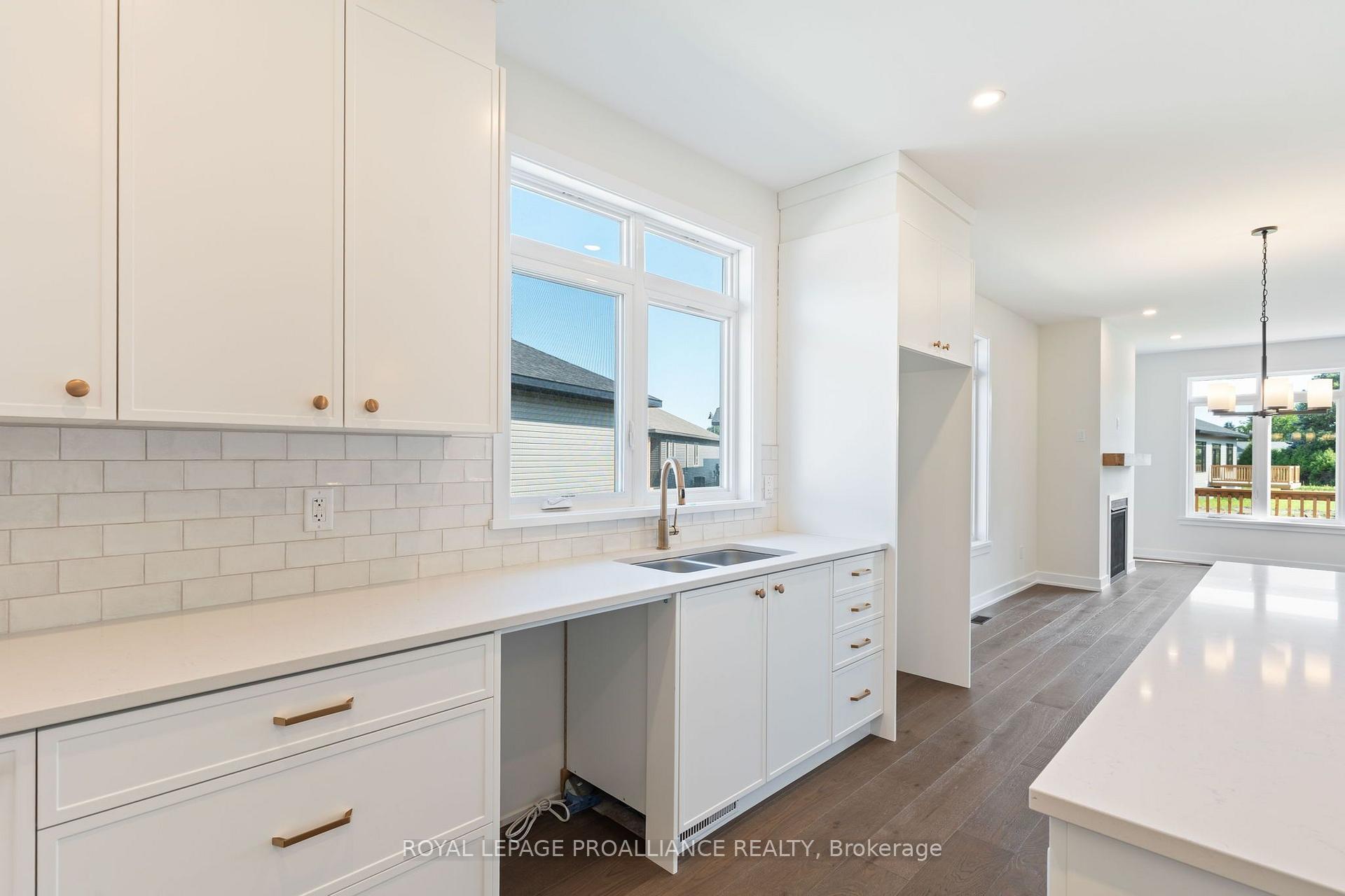 Photo 18 of 1054 Turner Drive, Brockville, Brockville — HOMEH