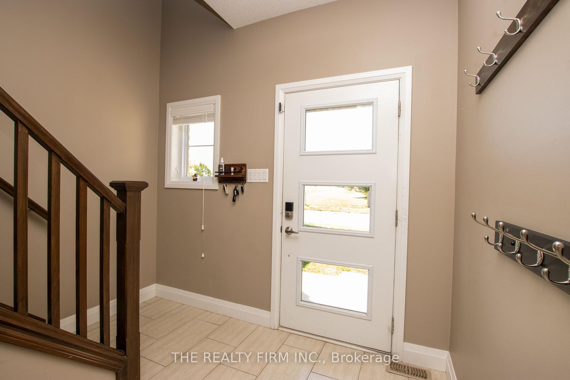 Photo 5 of 974 Bluegrass Drive, London, North M — HOMEH