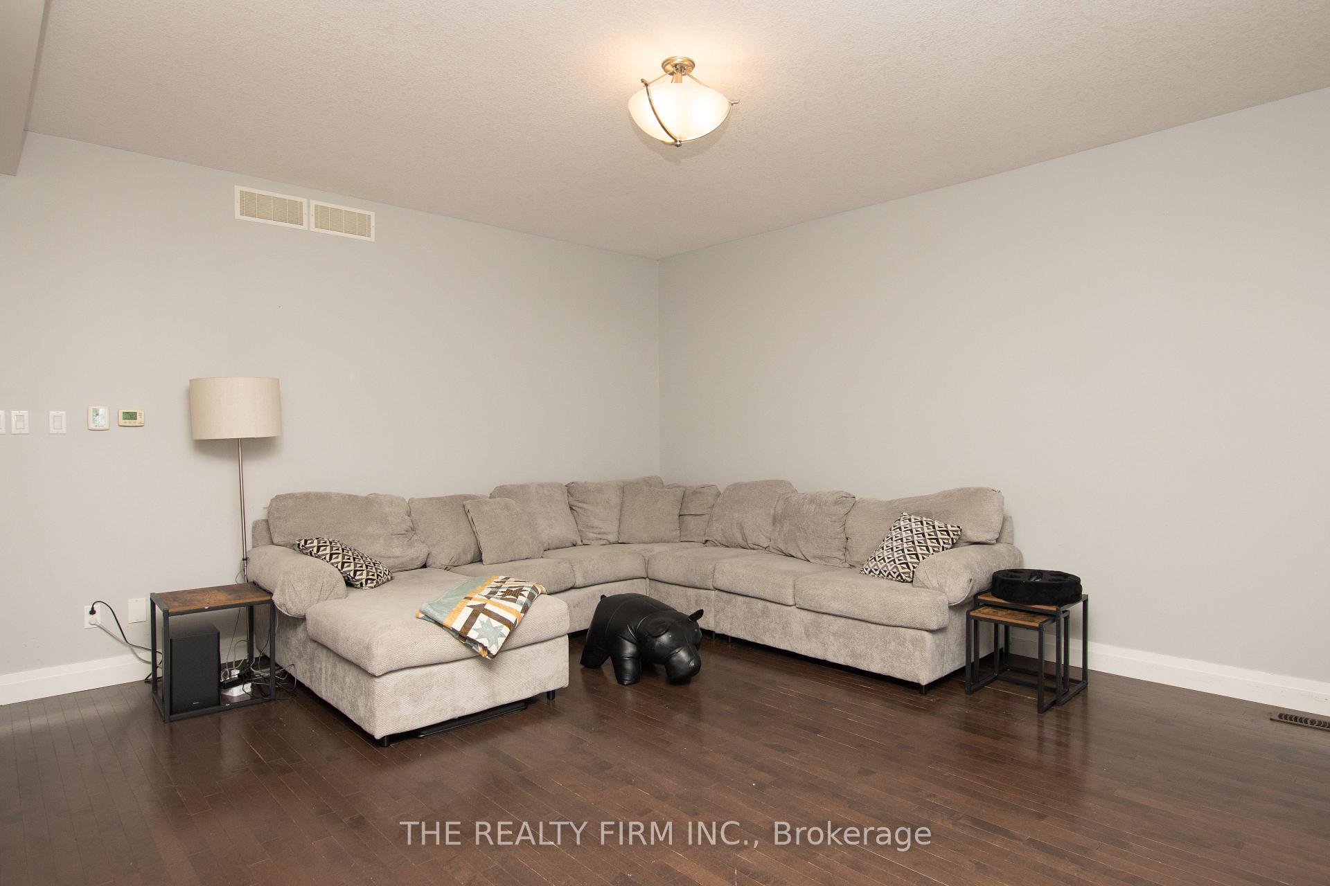 Photo 17 of 974 Bluegrass Drive, London, North M — HOMEH