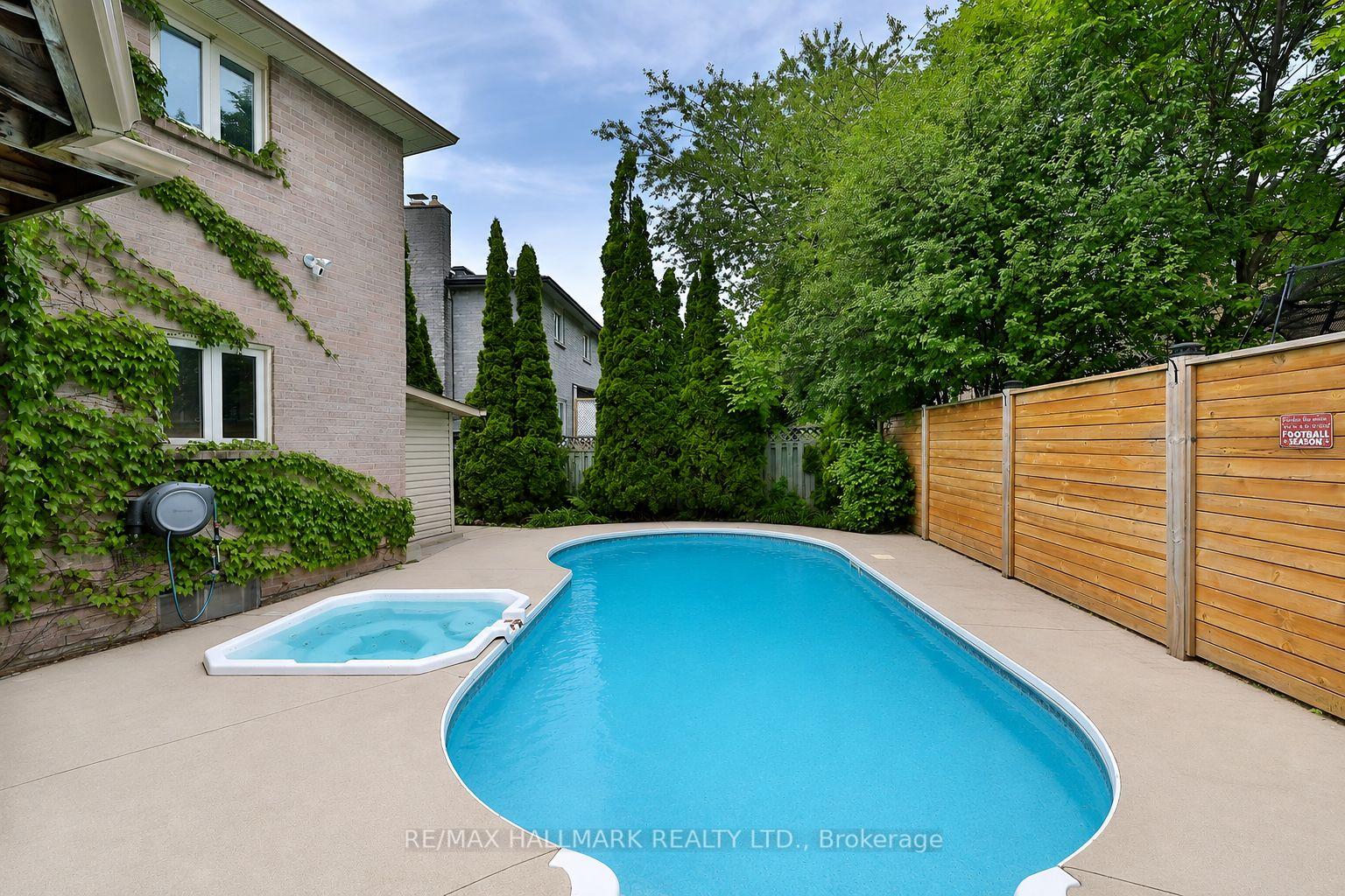 Photo 4 of 58 Pickett Crescent, Richmond Hill, Westbrook — HOMEH