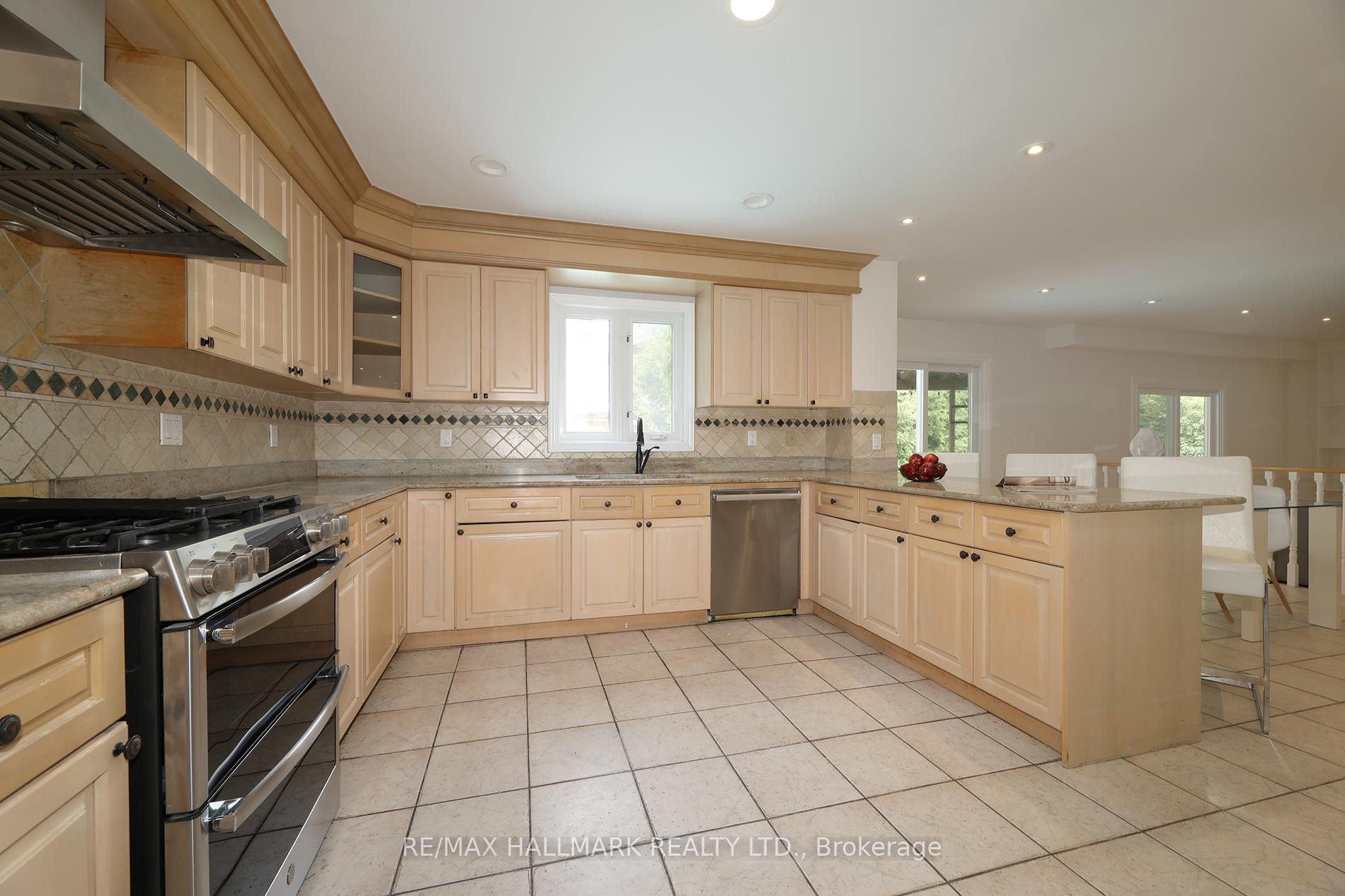 Photo 14 of 58 Pickett Crescent, Richmond Hill, Westbrook — HOMEH