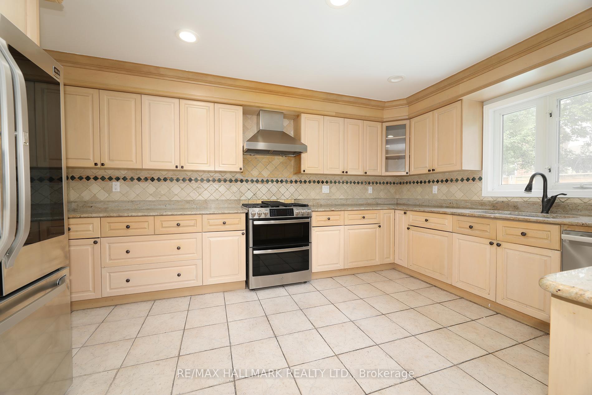 Photo 15 of 58 Pickett Crescent, Richmond Hill, Westbrook — HOMEH
