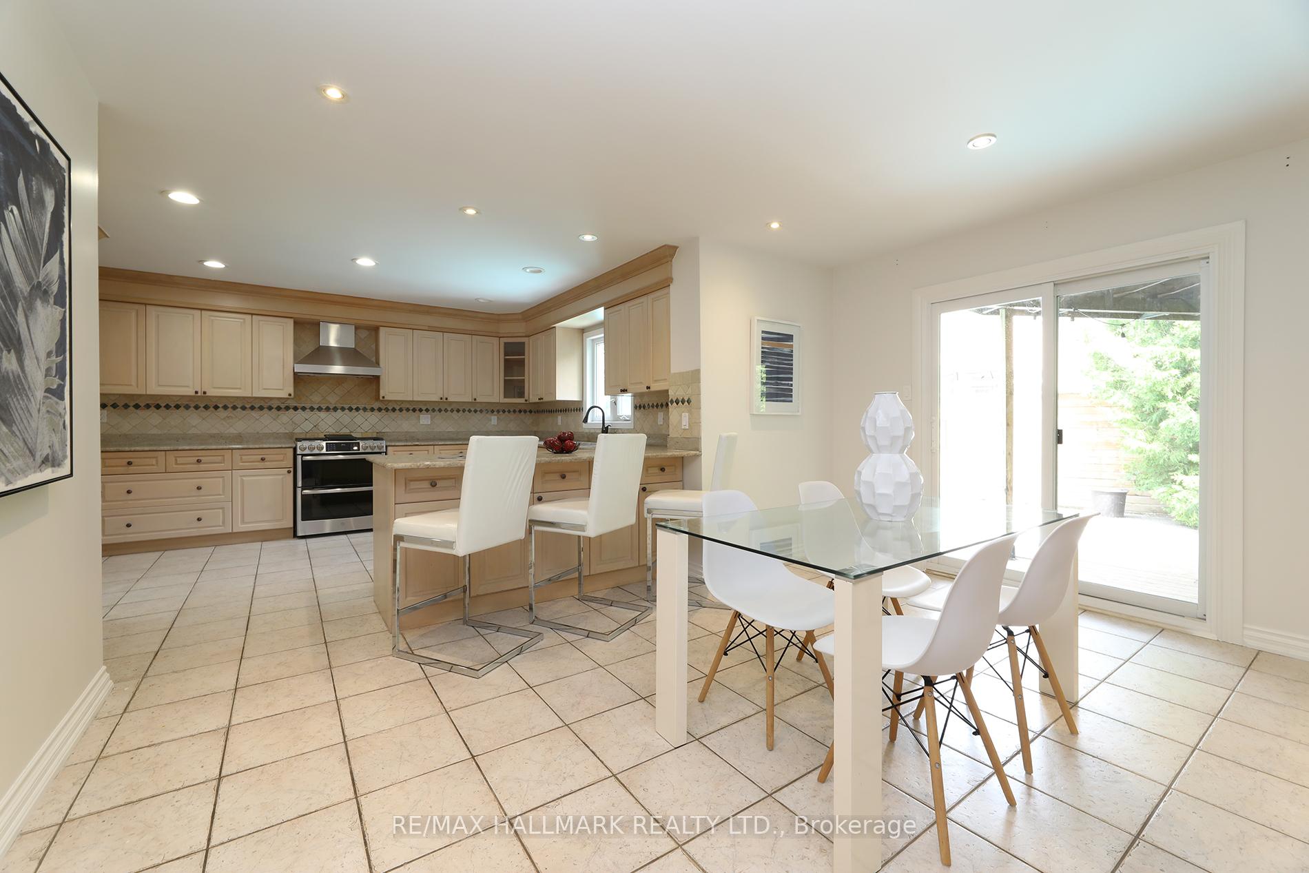Photo 17 of 58 Pickett Crescent, Richmond Hill, Westbrook — HOMEH