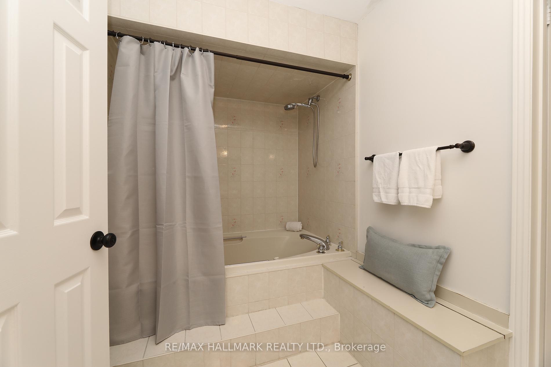 Photo 30 of 58 Pickett Crescent, Richmond Hill, Westbrook — HOMEH