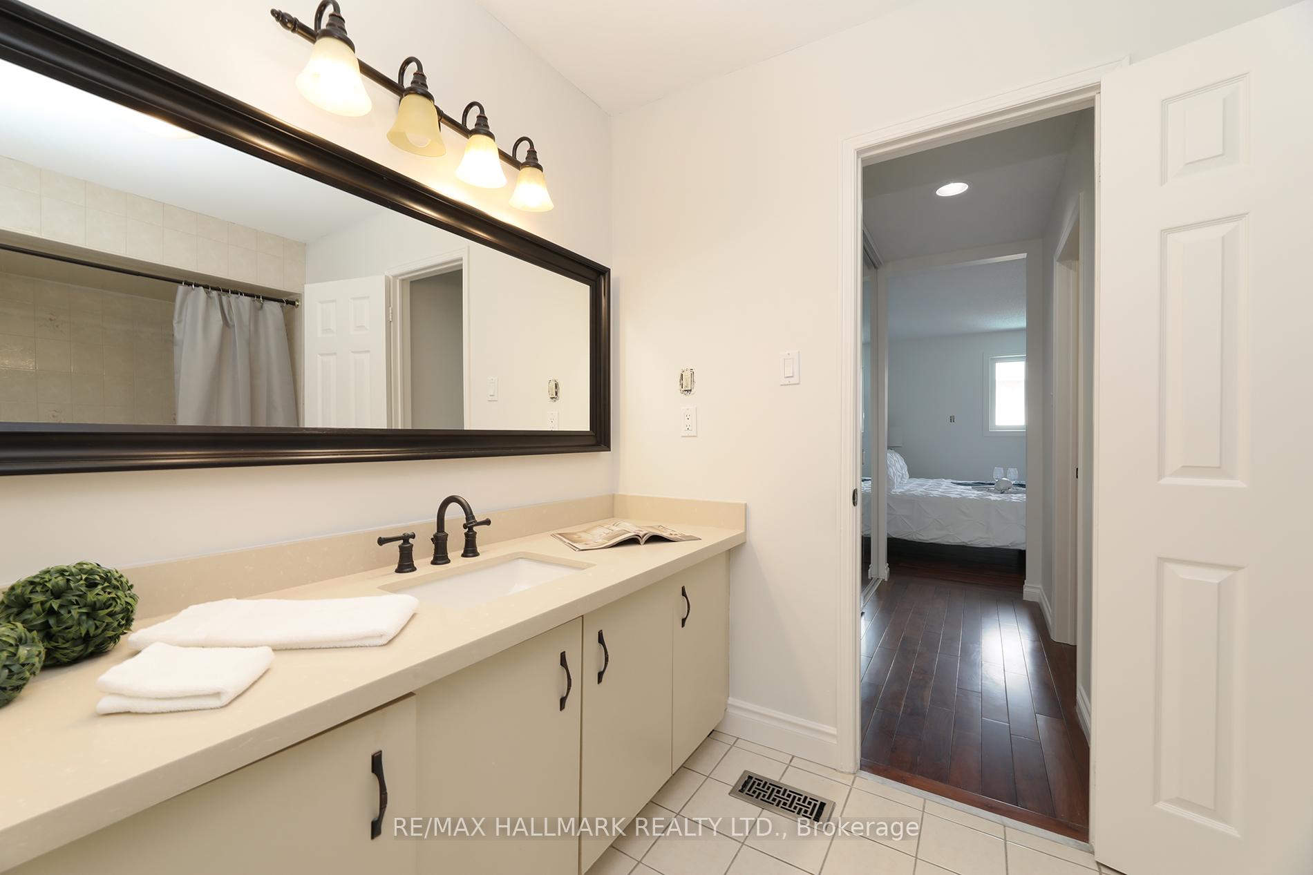 Photo 31 of 58 Pickett Crescent, Richmond Hill, Westbrook — HOMEH