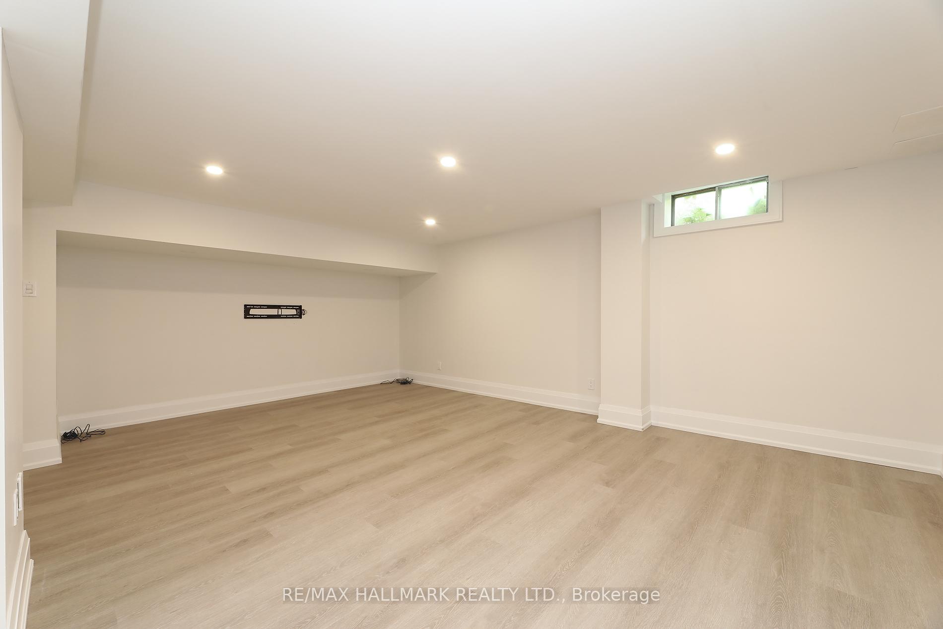 Photo 38 of 58 Pickett Crescent, Richmond Hill, Westbrook — HOMEH
