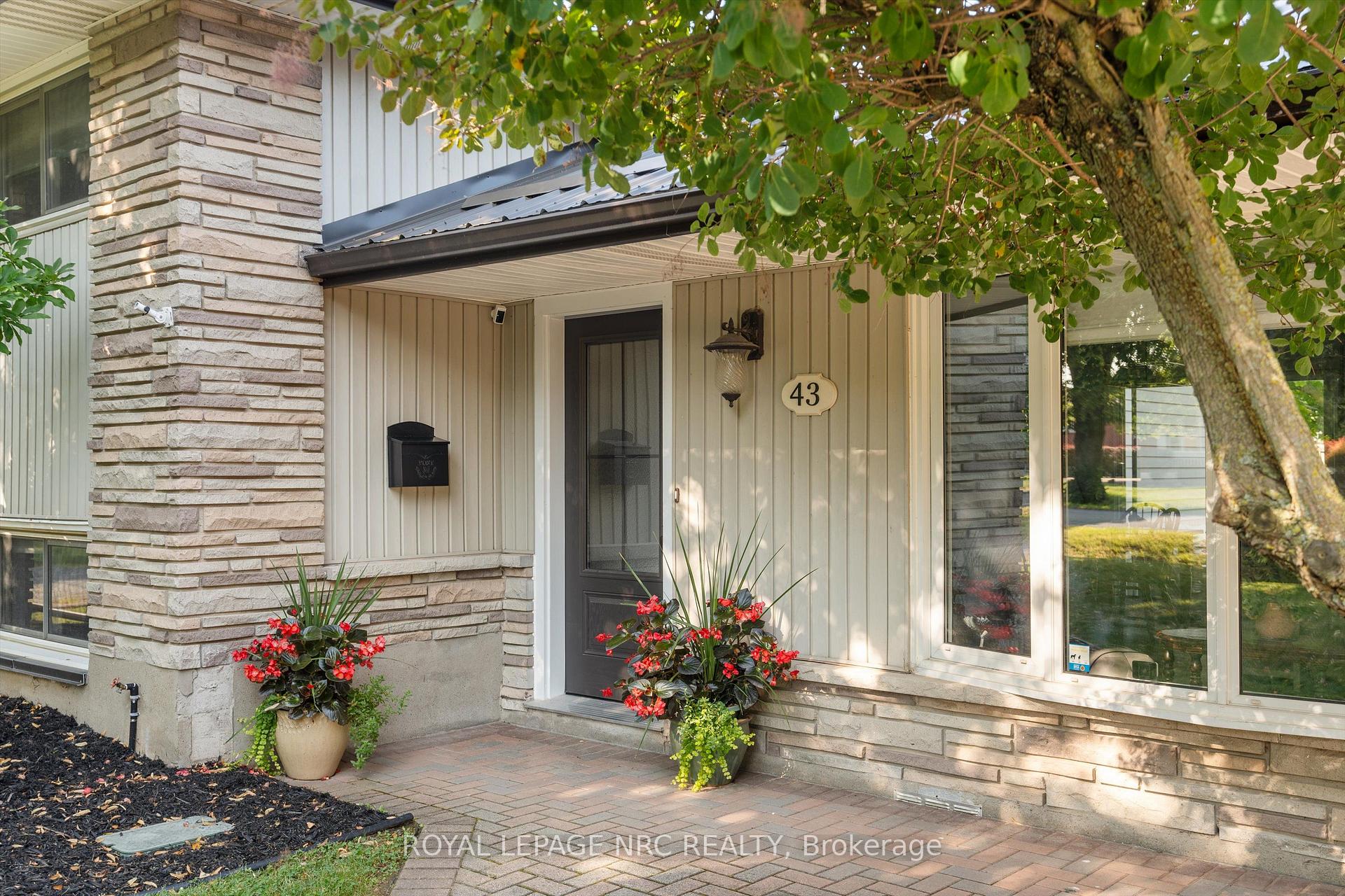 Photo 5 of 43 Howard Avenue, St. Catharines, Lakeport — HOMEH