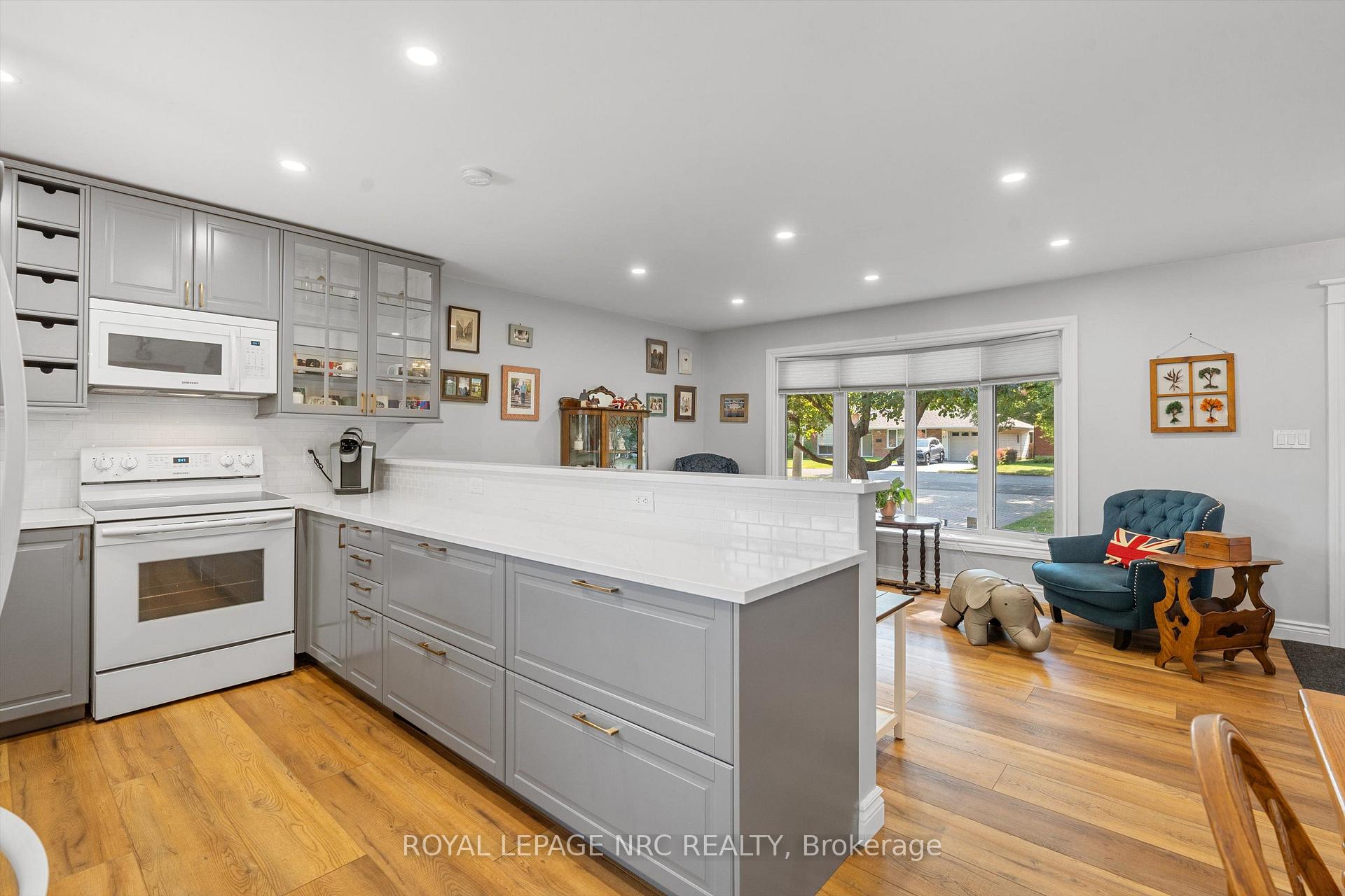 Photo 11 of 43 Howard Avenue, St. Catharines, Lakeport — HOMEH
