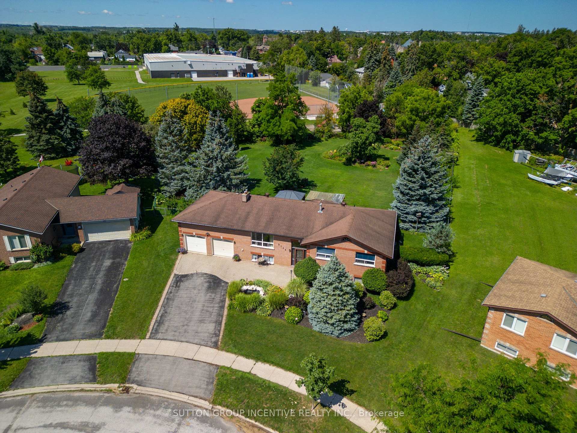 Photo 2 of 2114 Chantler Street, Innisfil, Stroud — HOMEH