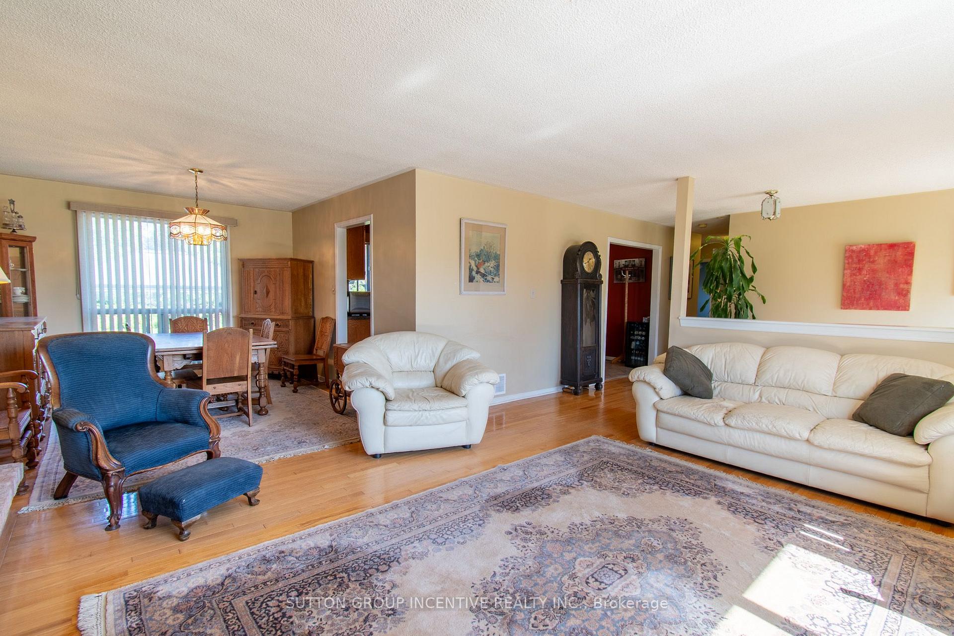 Photo 5 of 2114 Chantler Street, Innisfil, Stroud — HOMEH