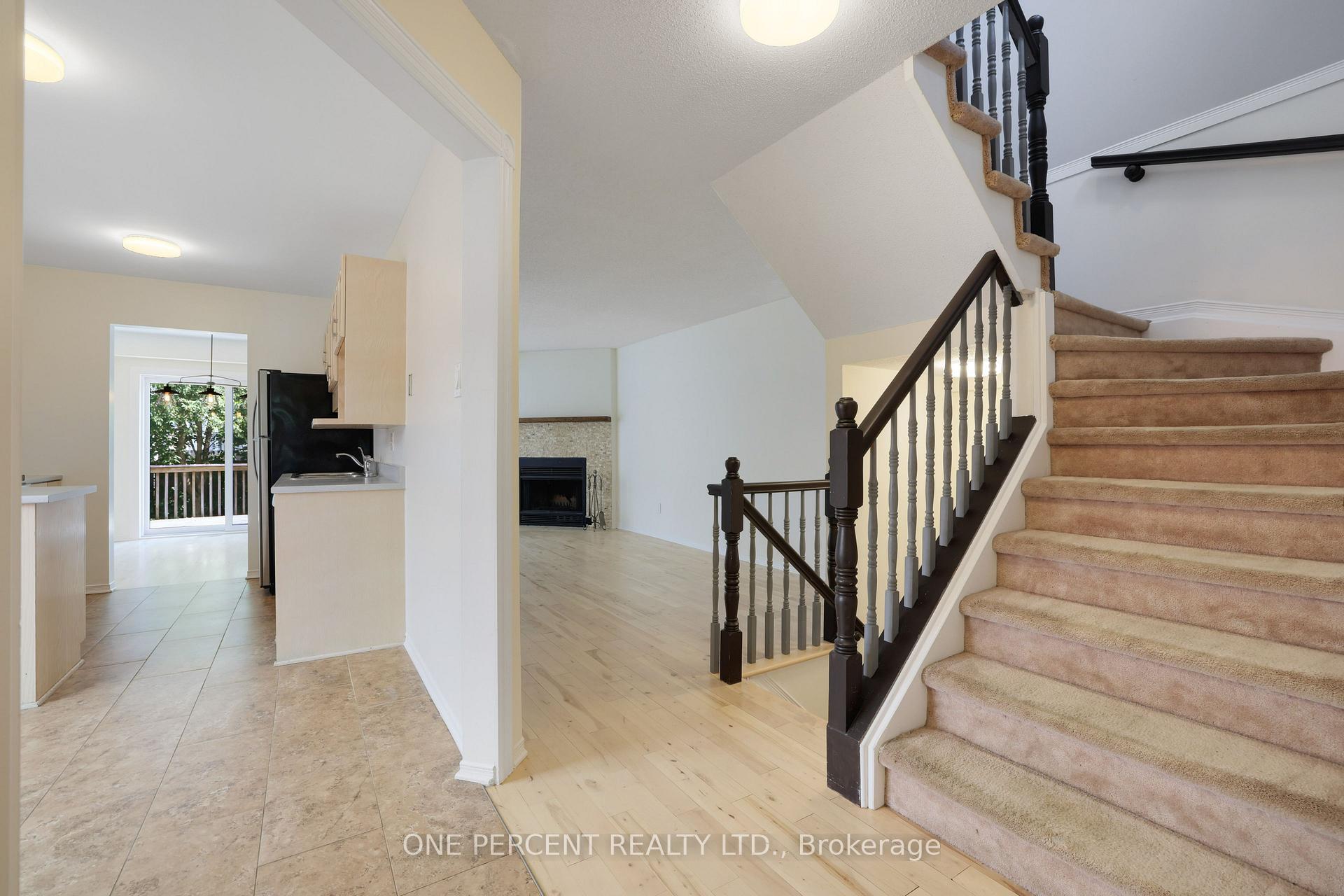 Photo 4 of 9 Harrington Court, Ottawa, Kanata - Kanata Lakes/Heritage Hills — HOMEH