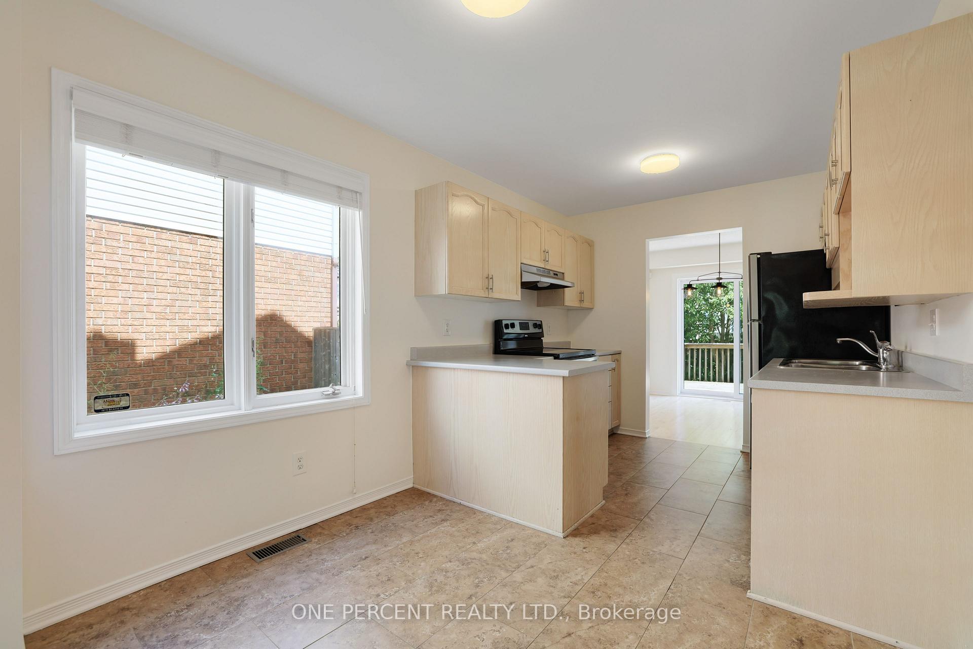 Photo 5 of 9 Harrington Court, Ottawa, Kanata - Kanata Lakes/Heritage Hills — HOMEH