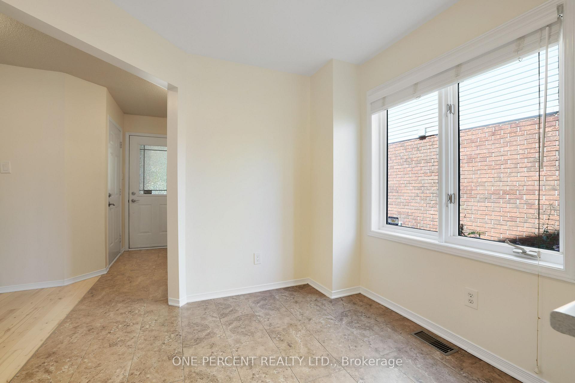 Photo 6 of 9 Harrington Court, Ottawa, Kanata - Kanata Lakes/Heritage Hills — HOMEH