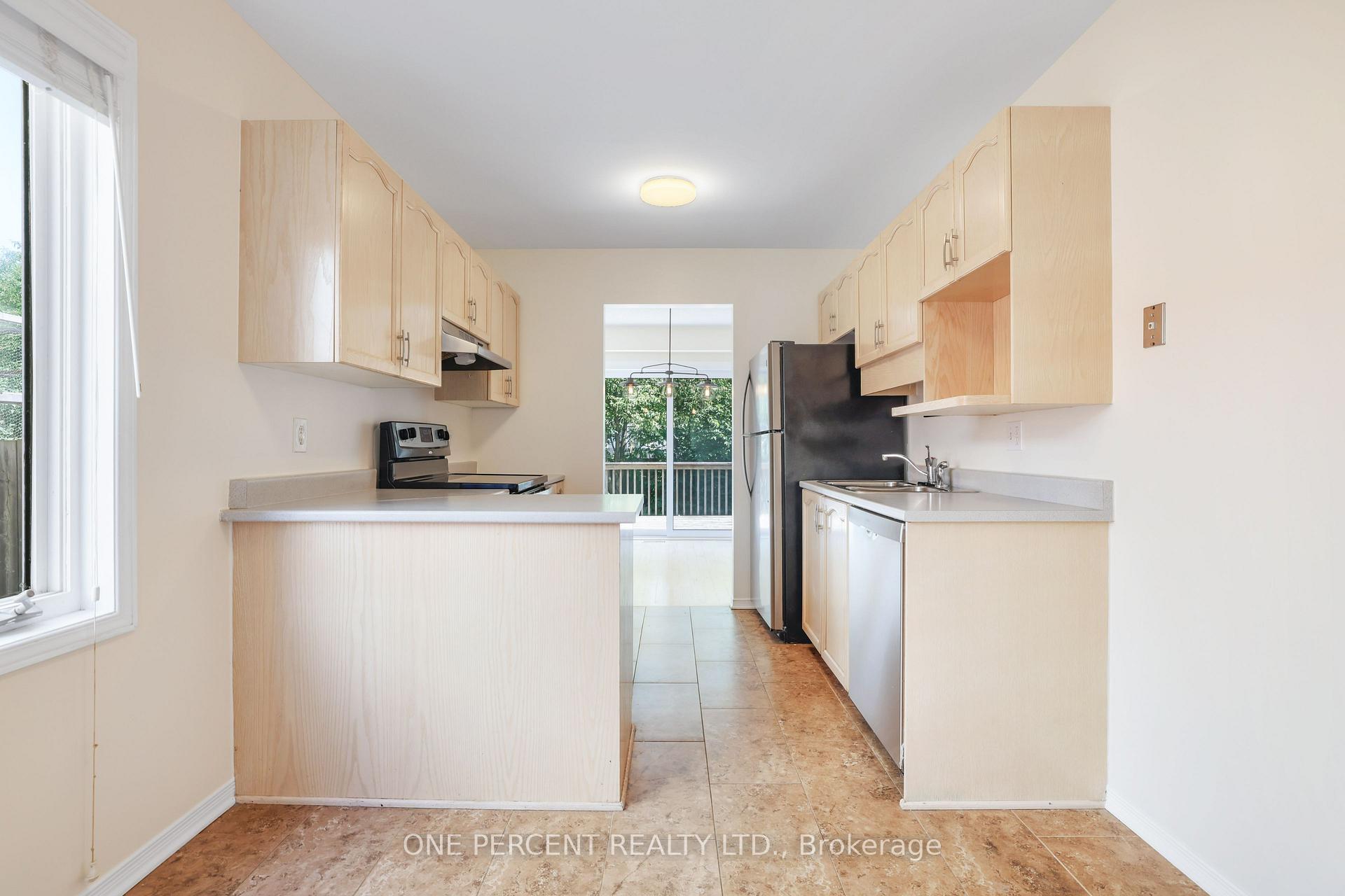 Photo 7 of 9 Harrington Court, Ottawa, Kanata - Kanata Lakes/Heritage Hills — HOMEH