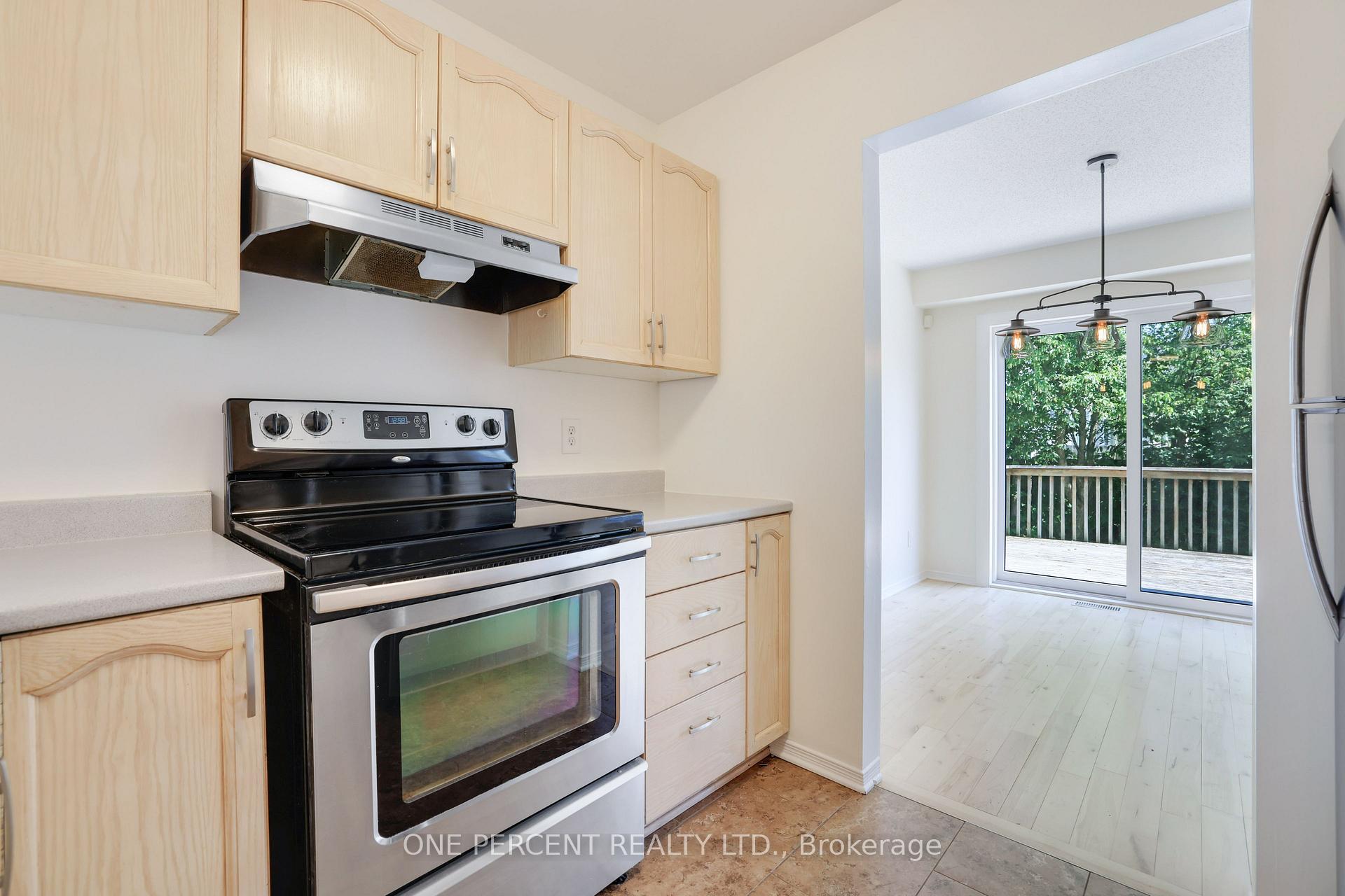 Photo 8 of 9 Harrington Court, Ottawa, Kanata - Kanata Lakes/Heritage Hills — HOMEH
