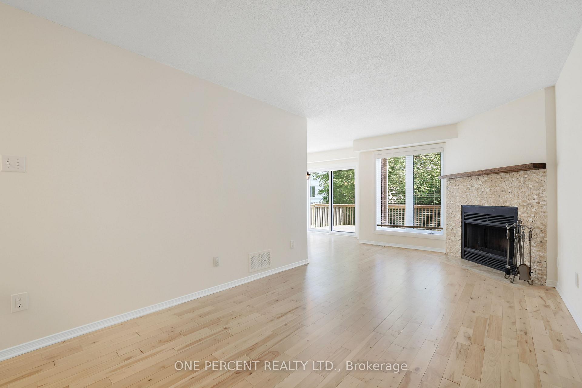 Photo 11 of 9 Harrington Court, Ottawa, Kanata - Kanata Lakes/Heritage Hills — HOMEH