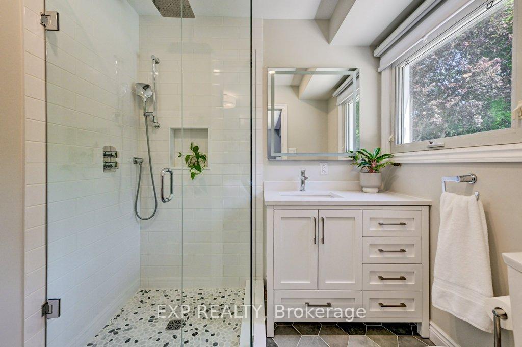 Photo 15 of 194 Dundas Street E, Hamilton, Waterdown — HOMEH