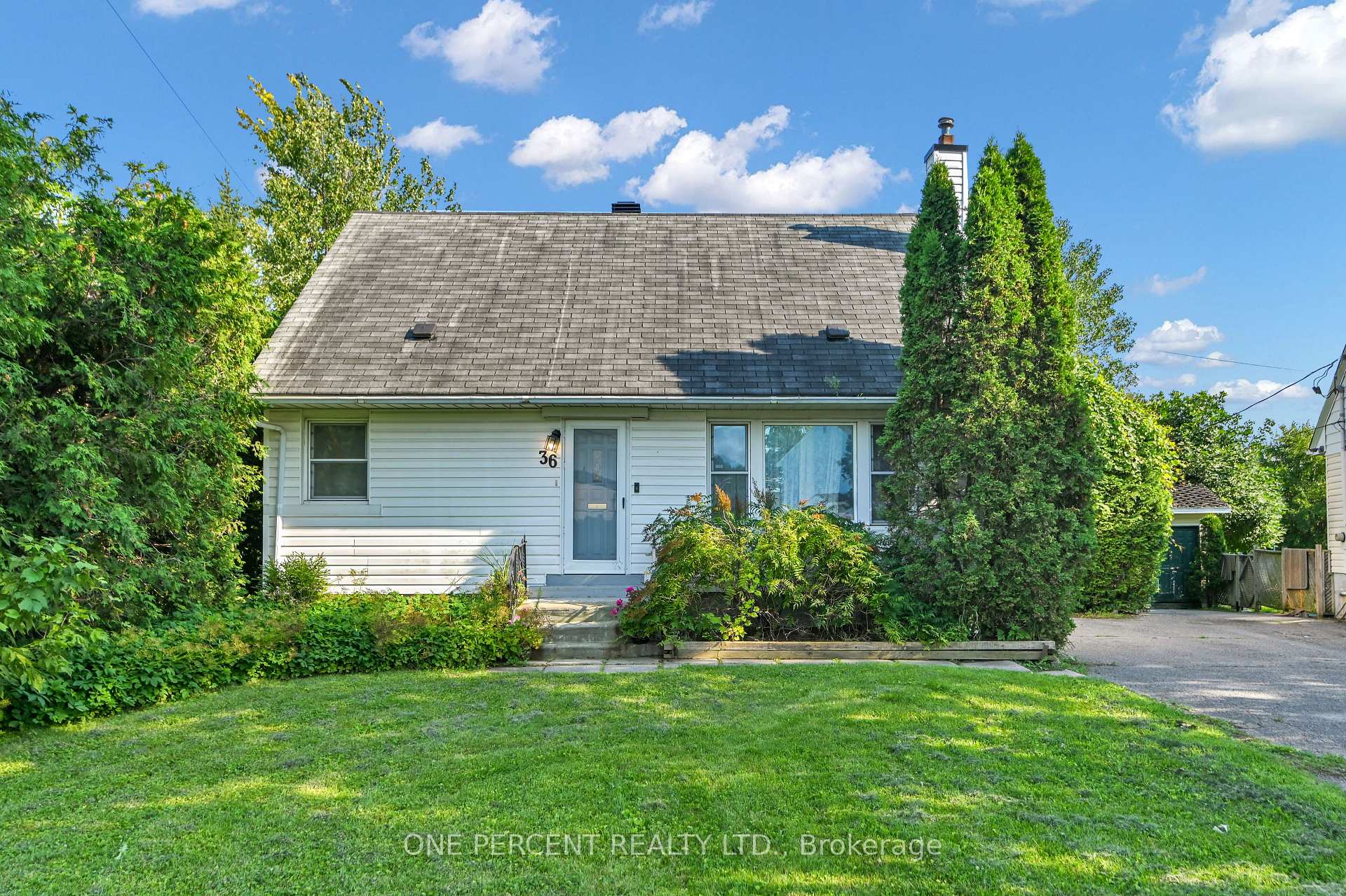 Photo 3 of 36 Argue Drive, Ottawa, Borden Farm/Stewart Farm/Carleton Heights/Parkwood Hills — HOMEH