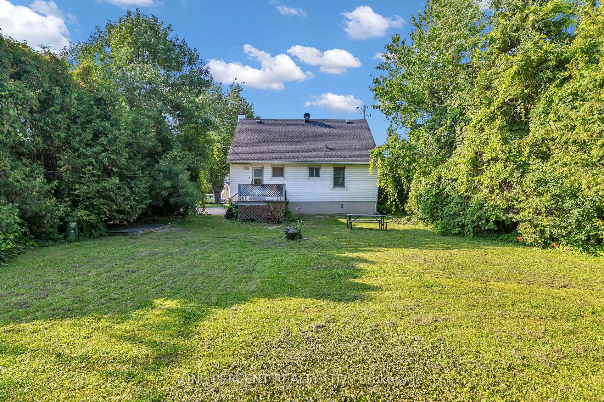 Photo 33 of 36 Argue Drive, Ottawa, Borden Farm/Stewart Farm/Carleton Heights/Parkwood Hills — HOMEH