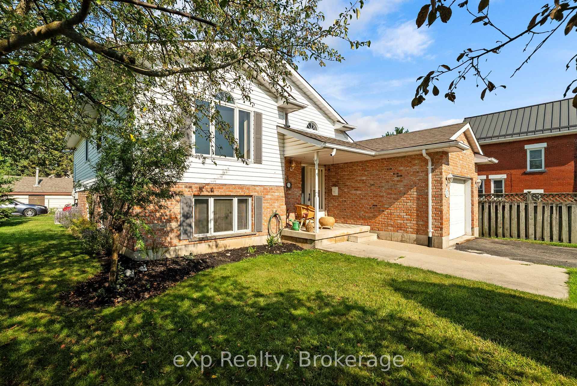 Photo 2 of 150 Trinity Street, Stratford — HOMEH