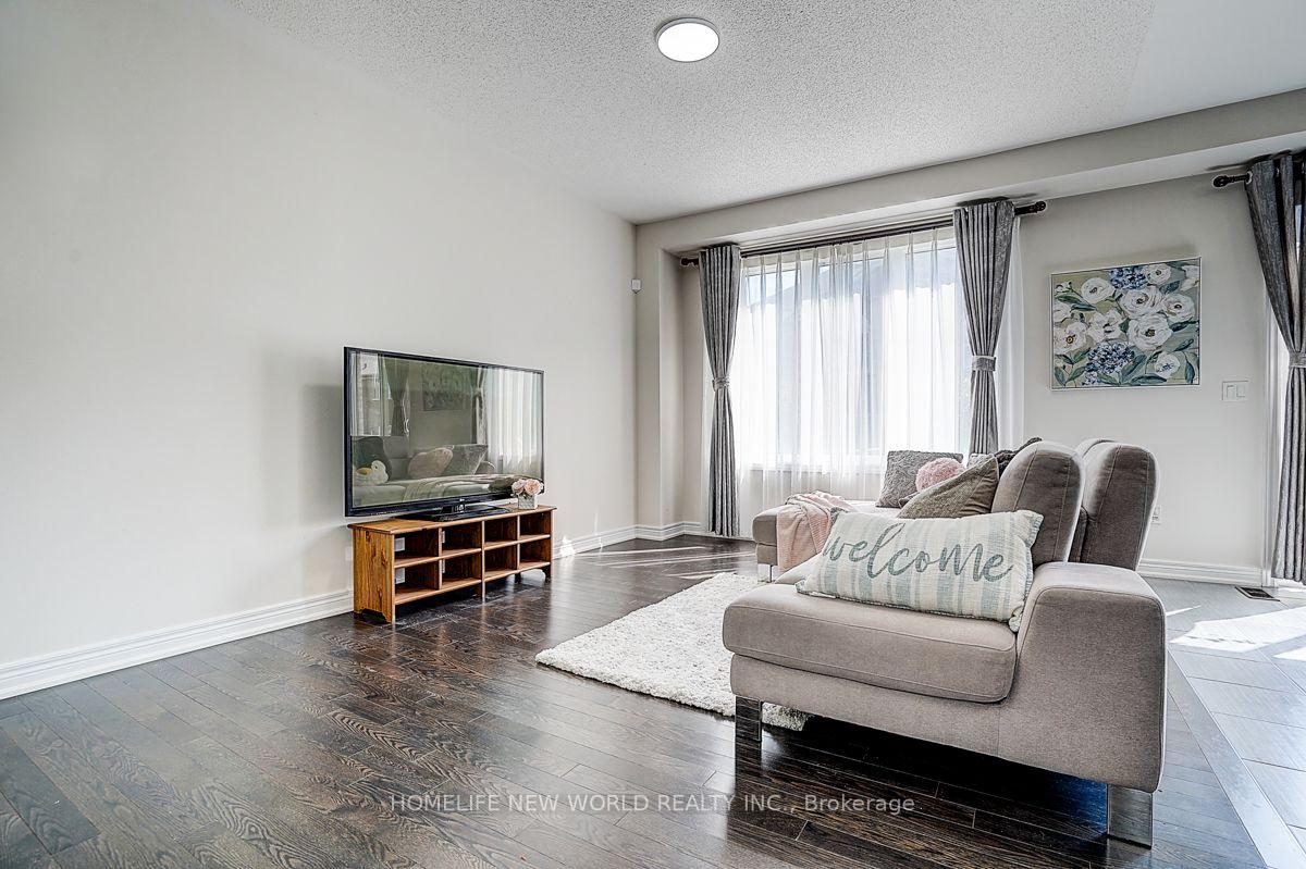 Photo 12 of 35 Wermoth Court, Markham, Wismer — HOMEH