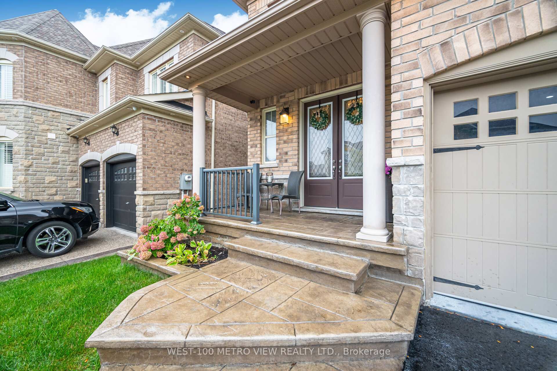 Photo 2 of 4 Ivor Crescent, Brampton, Northwest Brampton — HOMEH