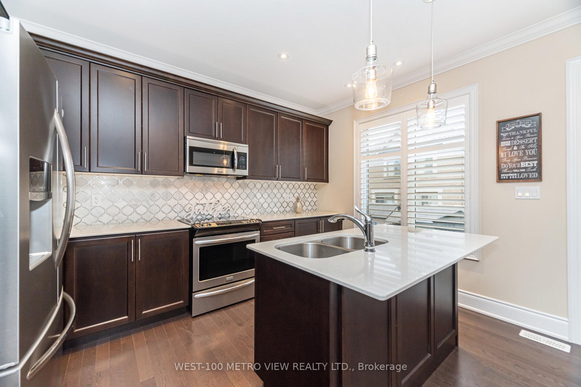 Photo 10 of 4 Ivor Crescent, Brampton, Northwest Brampton — HOMEH