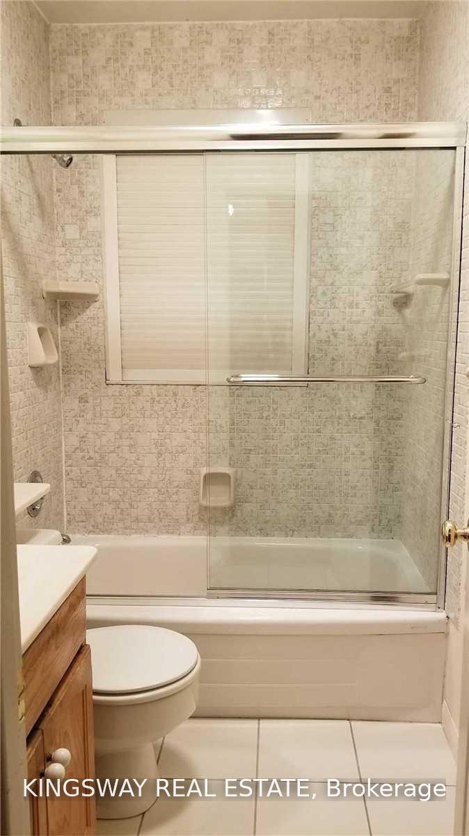 Photo 4 of 465 Maple Grove Drive, Oakville, Ford — HOMEH