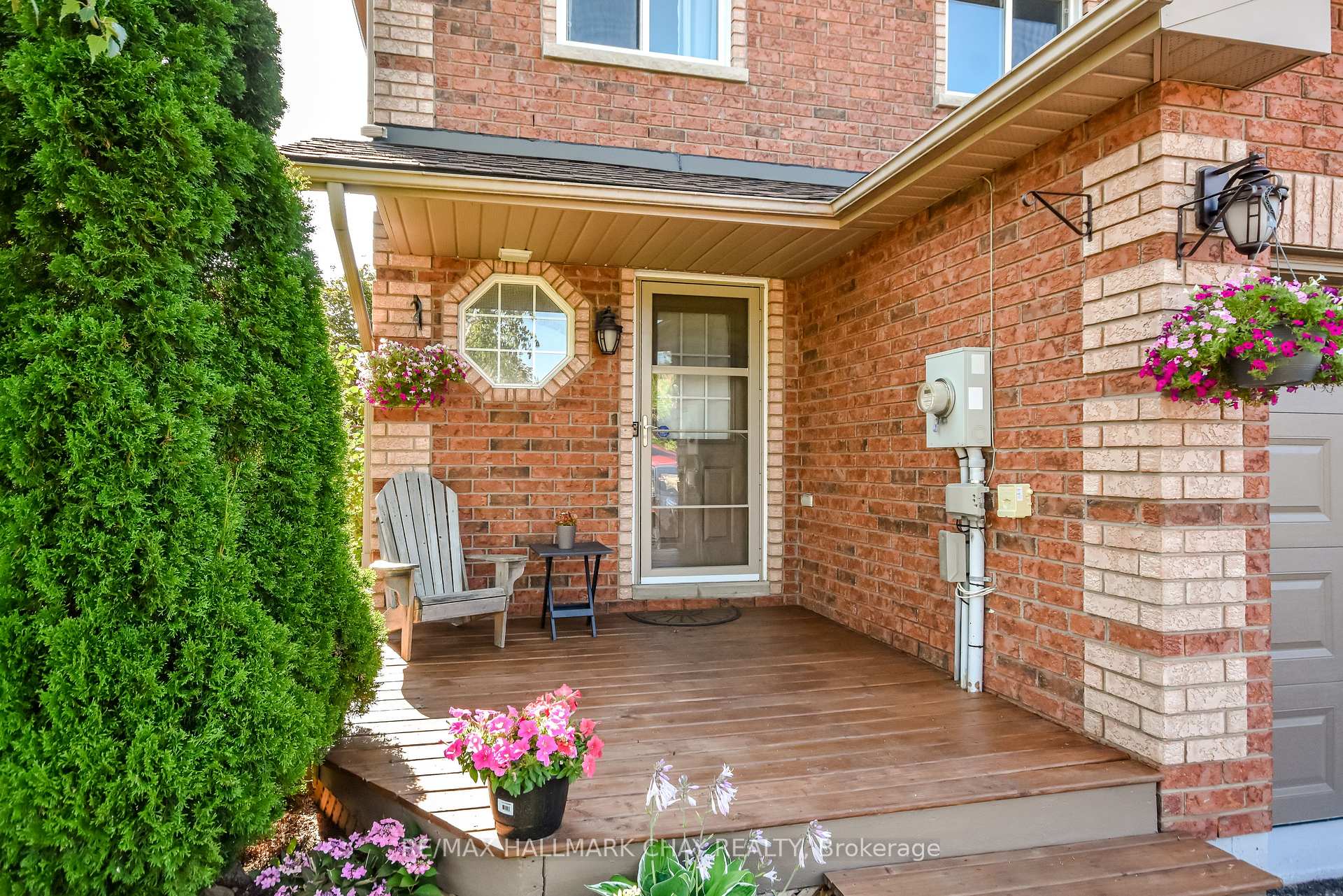 Photo 2 of 17 Srigley Street, Barrie, Holly — HOMEH