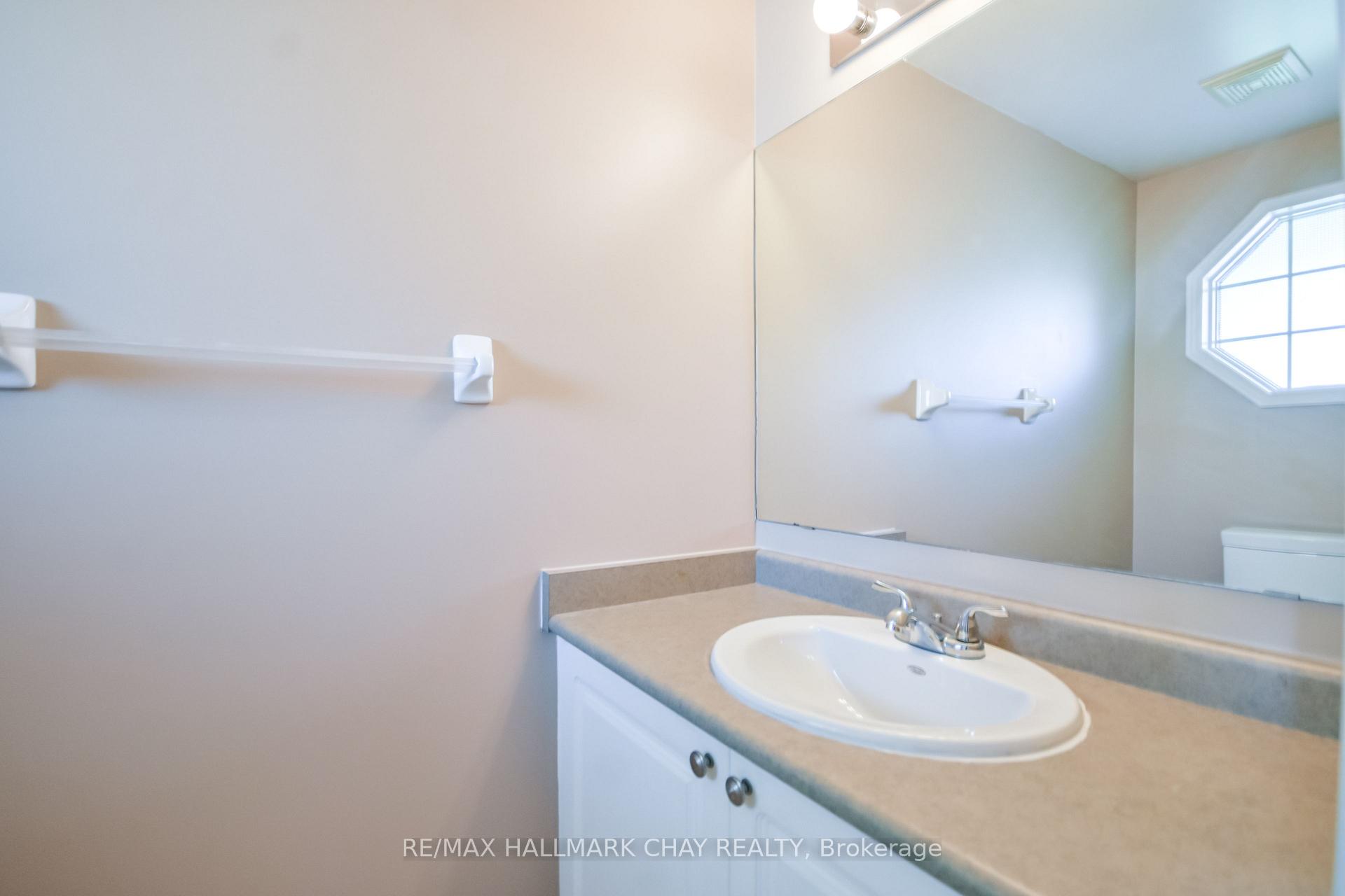 Photo 4 of 17 Srigley Street, Barrie, Holly — HOMEH