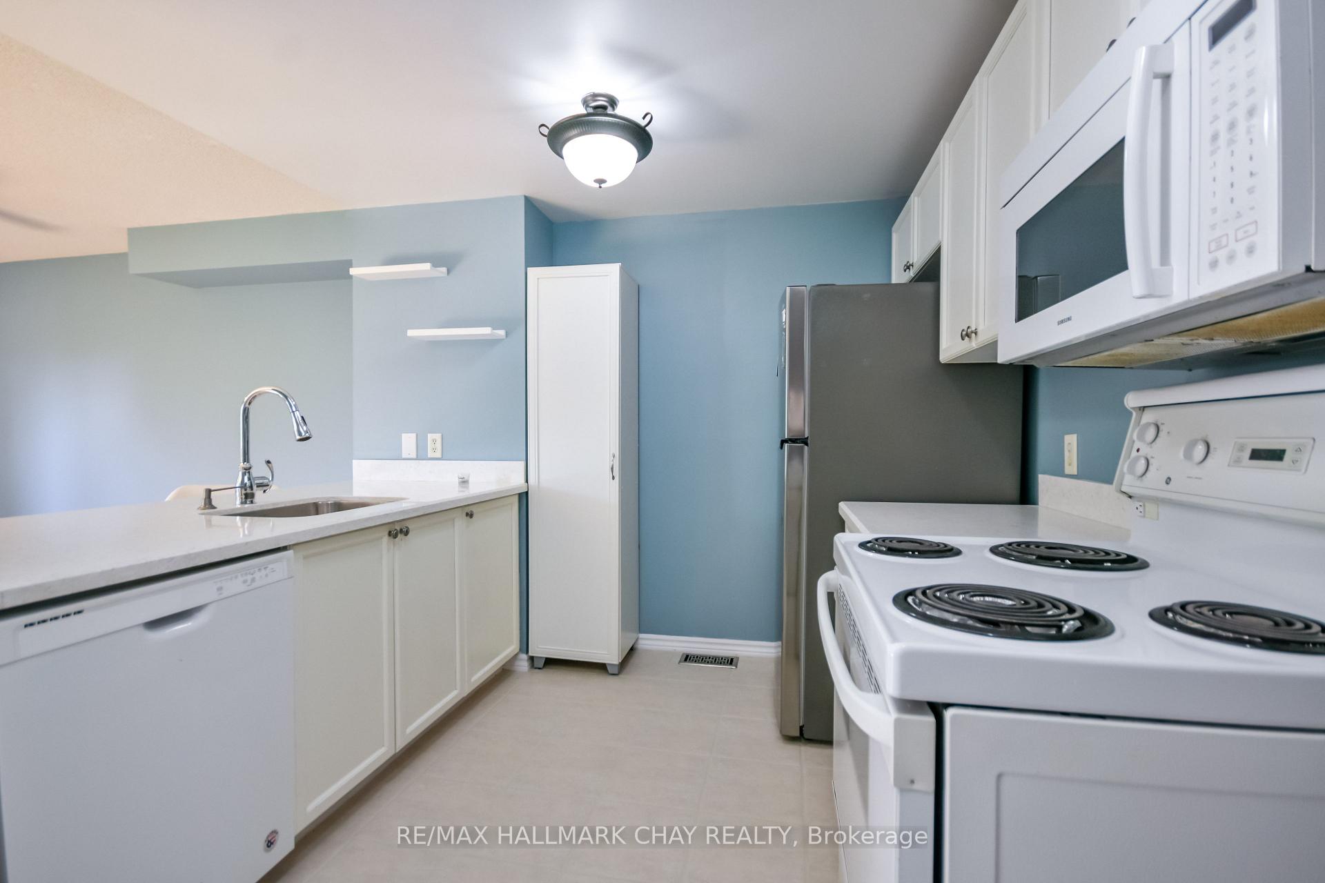 Photo 5 of 17 Srigley Street, Barrie, Holly — HOMEH