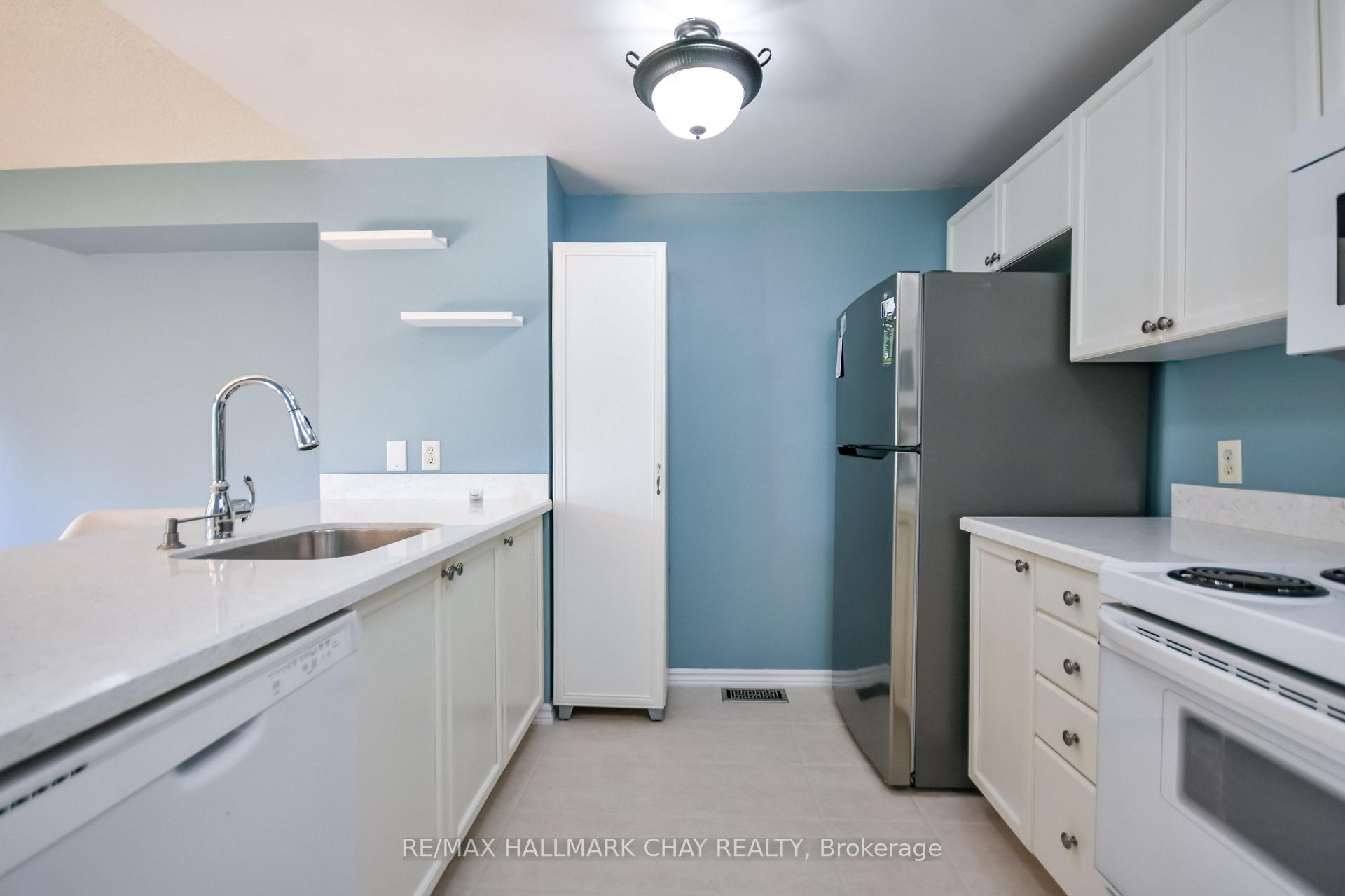 Photo 6 of 17 Srigley Street, Barrie, Holly — HOMEH