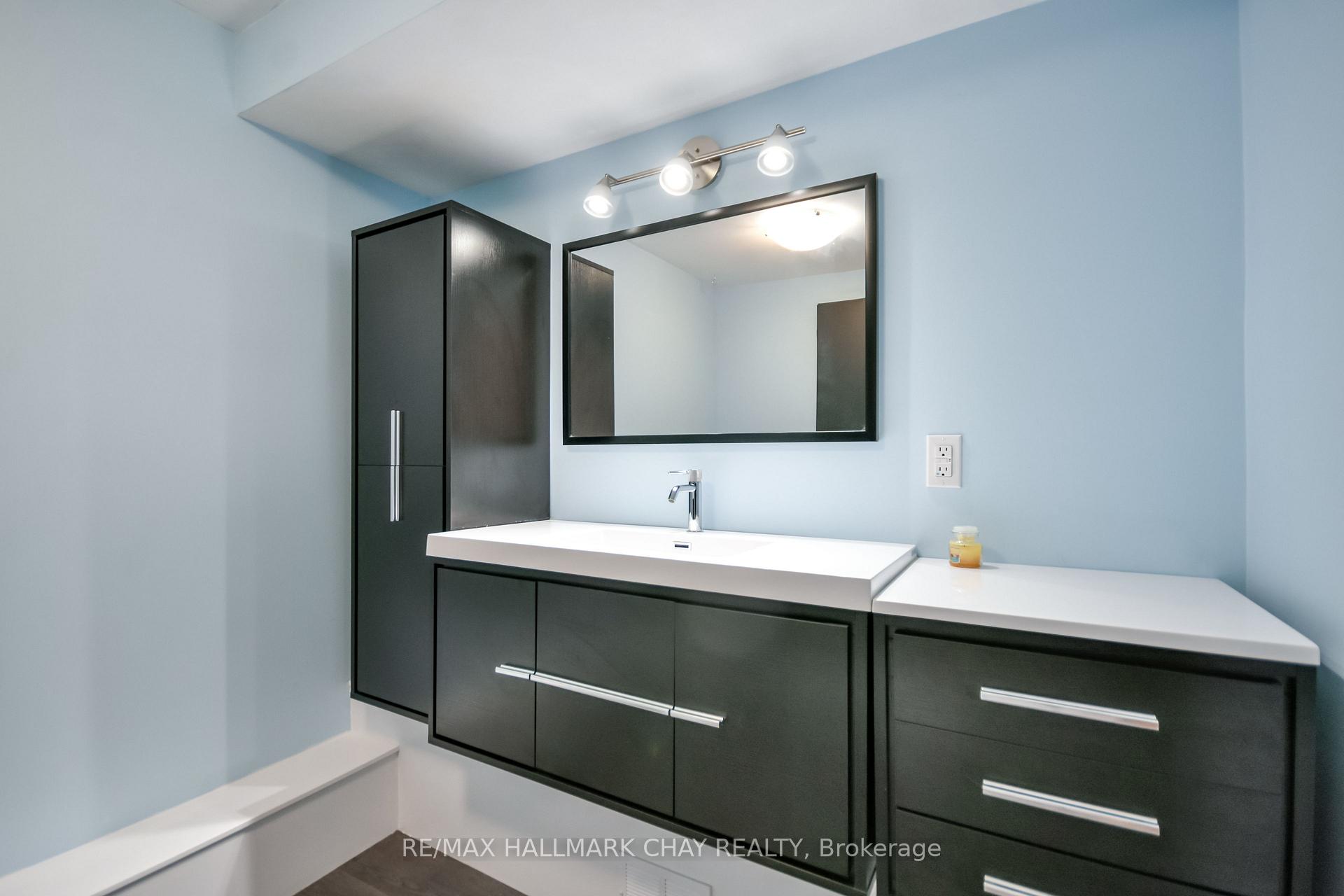 Photo 30 of 17 Srigley Street, Barrie, Holly — HOMEH