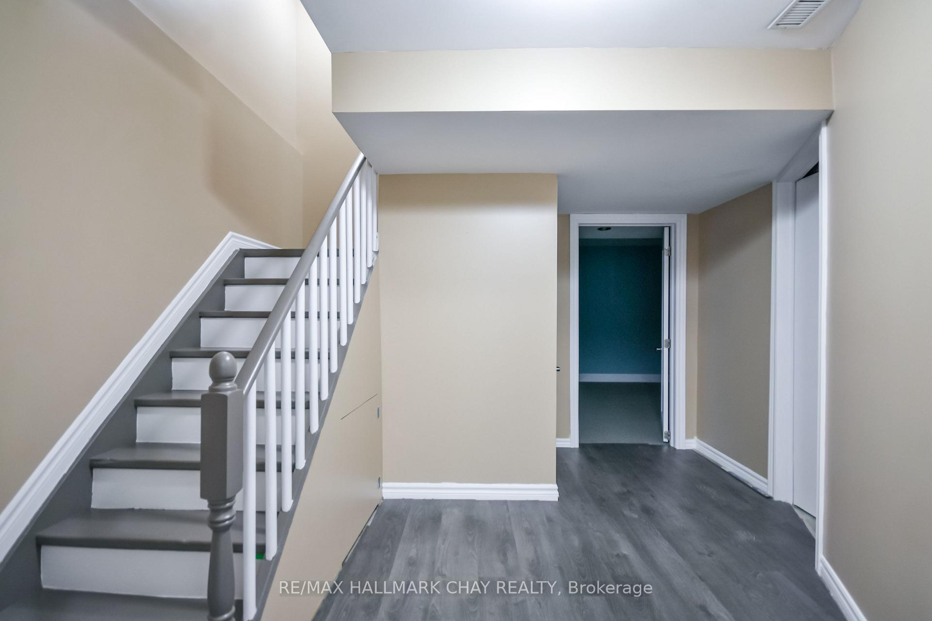 Photo 32 of 17 Srigley Street, Barrie, Holly — HOMEH