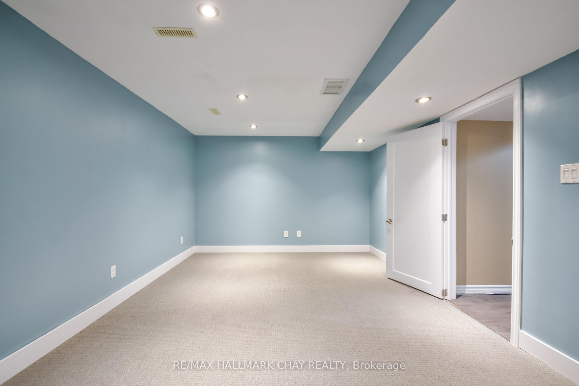 Photo 35 of 17 Srigley Street, Barrie, Holly — HOMEH